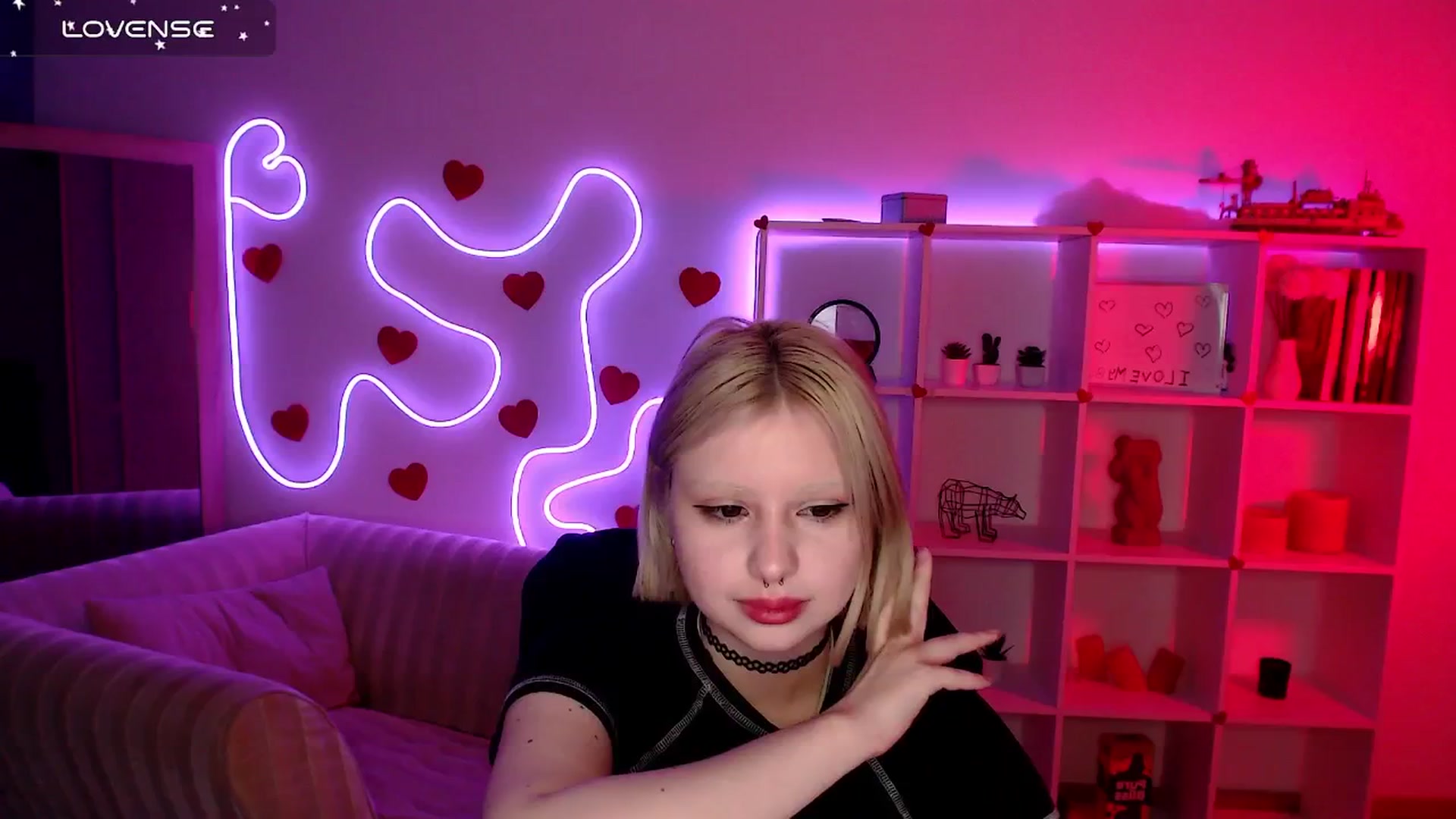 Gallery image thumbnail from Eva_Alver's myfreecams stream on, 03/10/2025, 23:32 image 15 of 20