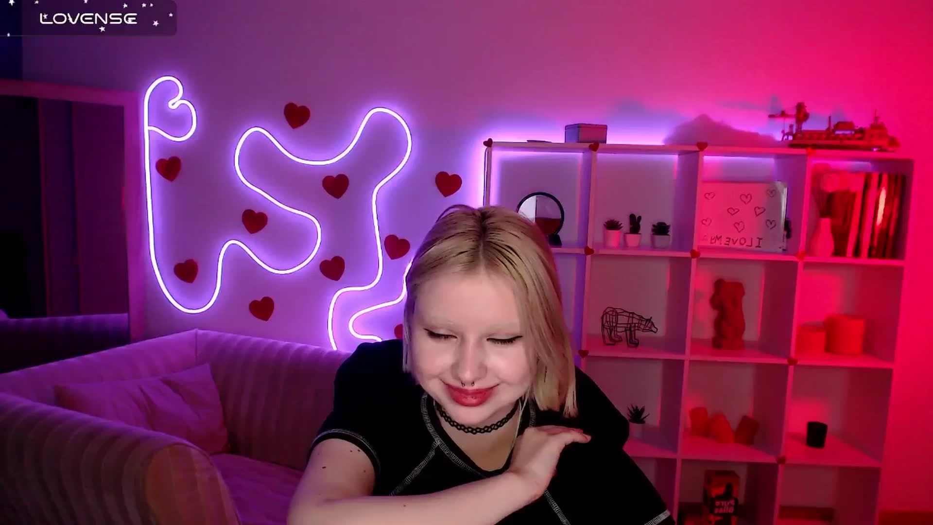 Gallery image thumbnail from Eva_Alver's myfreecams stream on, 03/10/2025, 23:32 image 16 of 20
