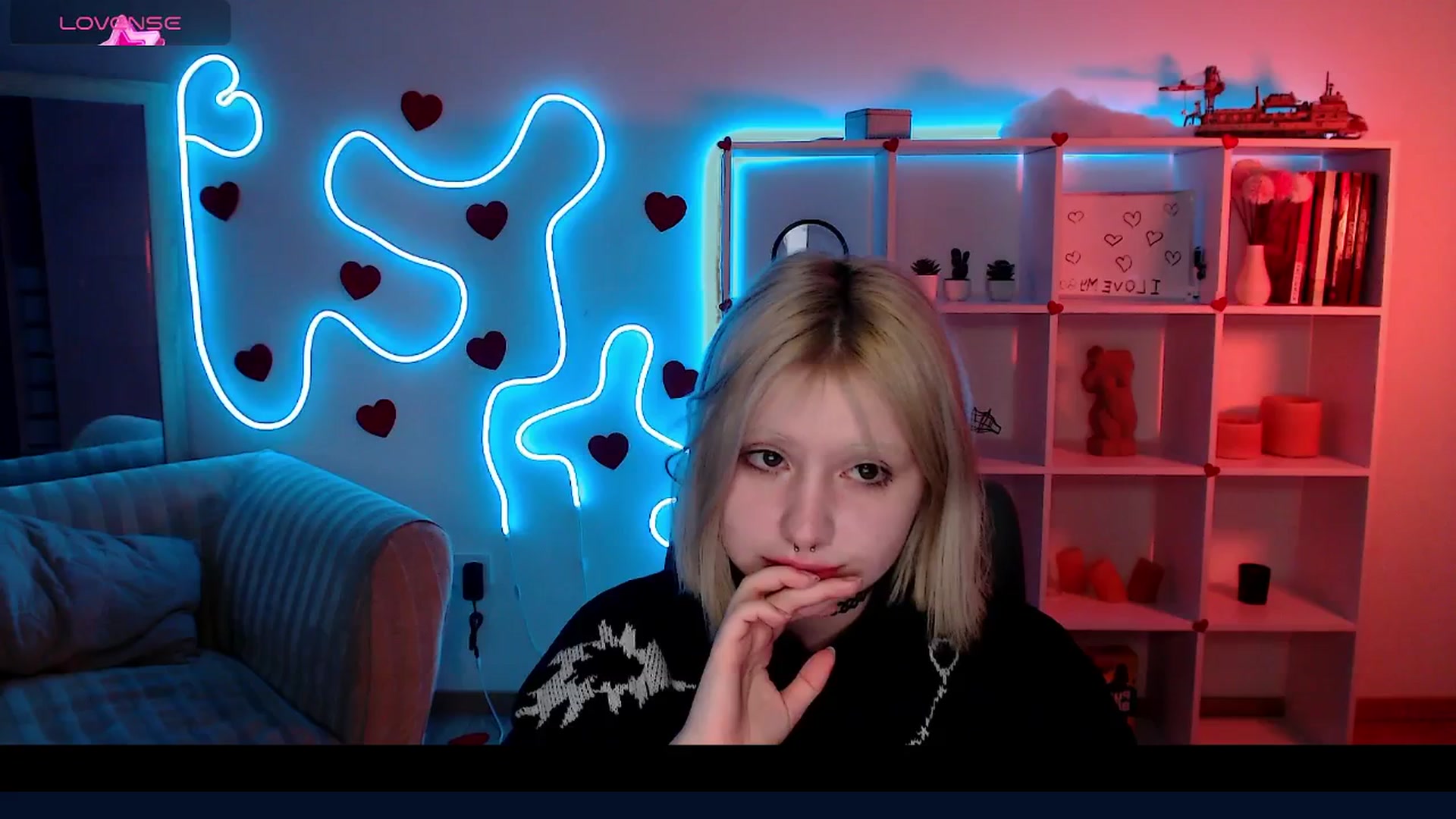Gallery image thumbnail from Eva_Alver's myfreecams stream on, 03/18/2025, 24:50 image 1 of 20