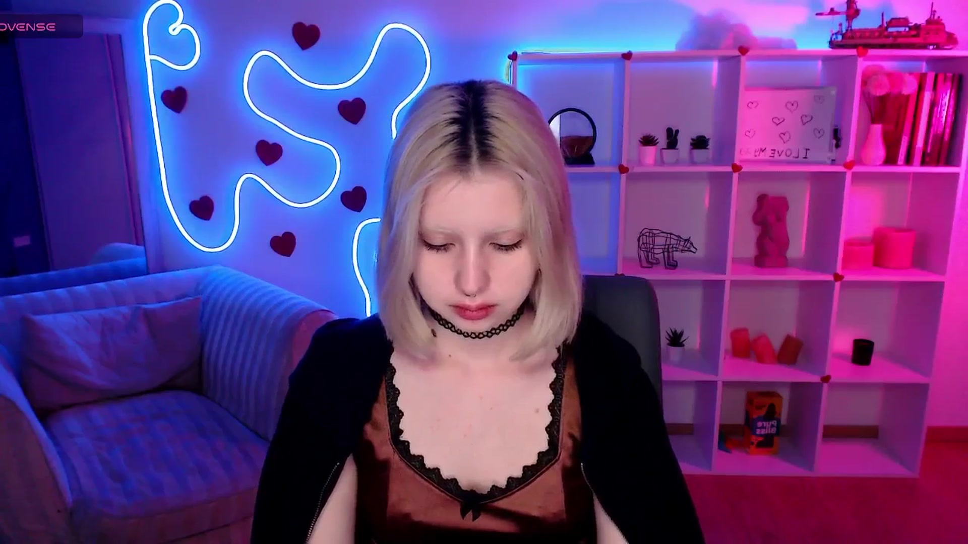 Gallery image thumbnail from Eva_Alver's myfreecams stream on, 04/07/2025, 01:49 image 14 of 20