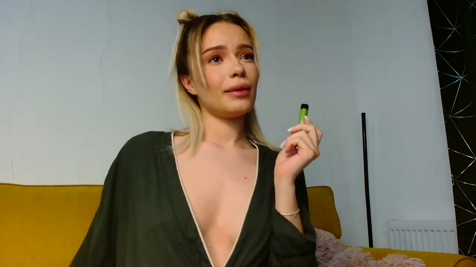 Gallery image thumbnail from Eva_Angell's myfreecams stream on, 05/17/2024, 19:00 image 17 of 20