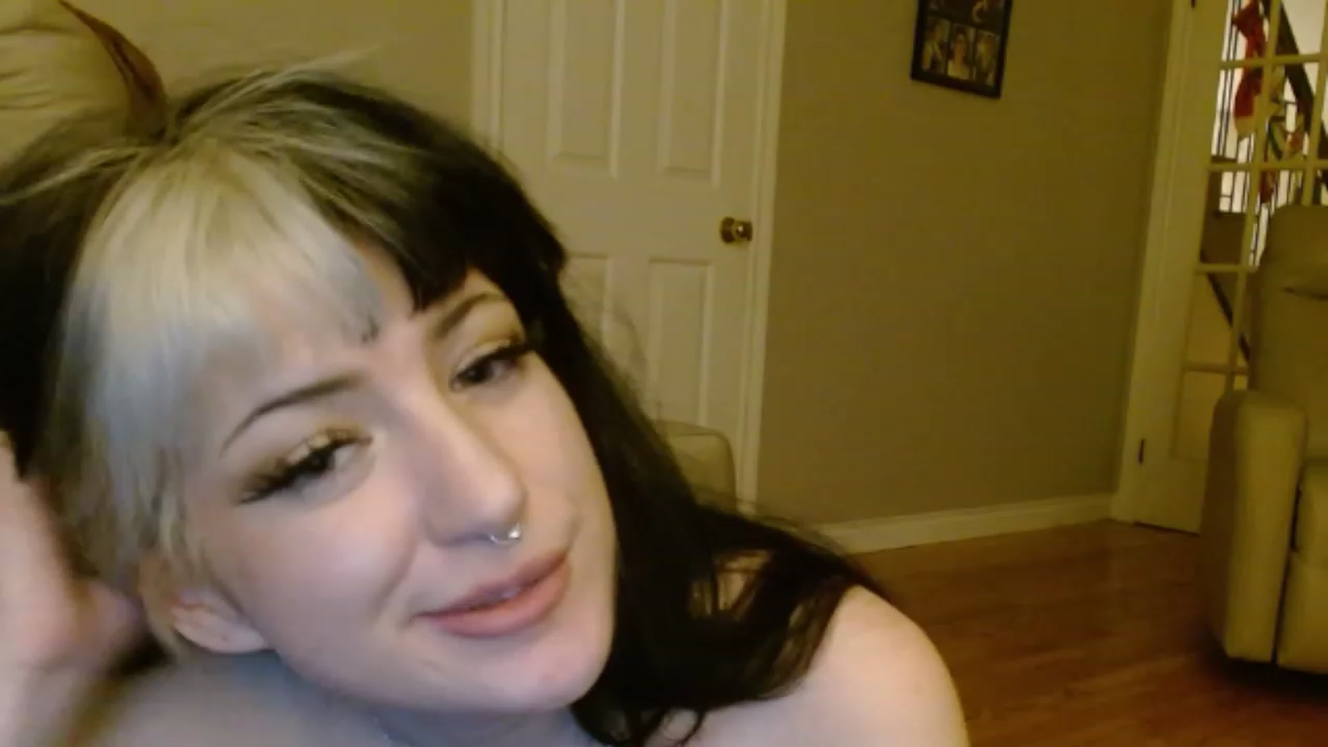 Gallery image thumbnail from Eva_Blush's myfreecams stream on, 12/25/2022, 07:43 image 10 of 20