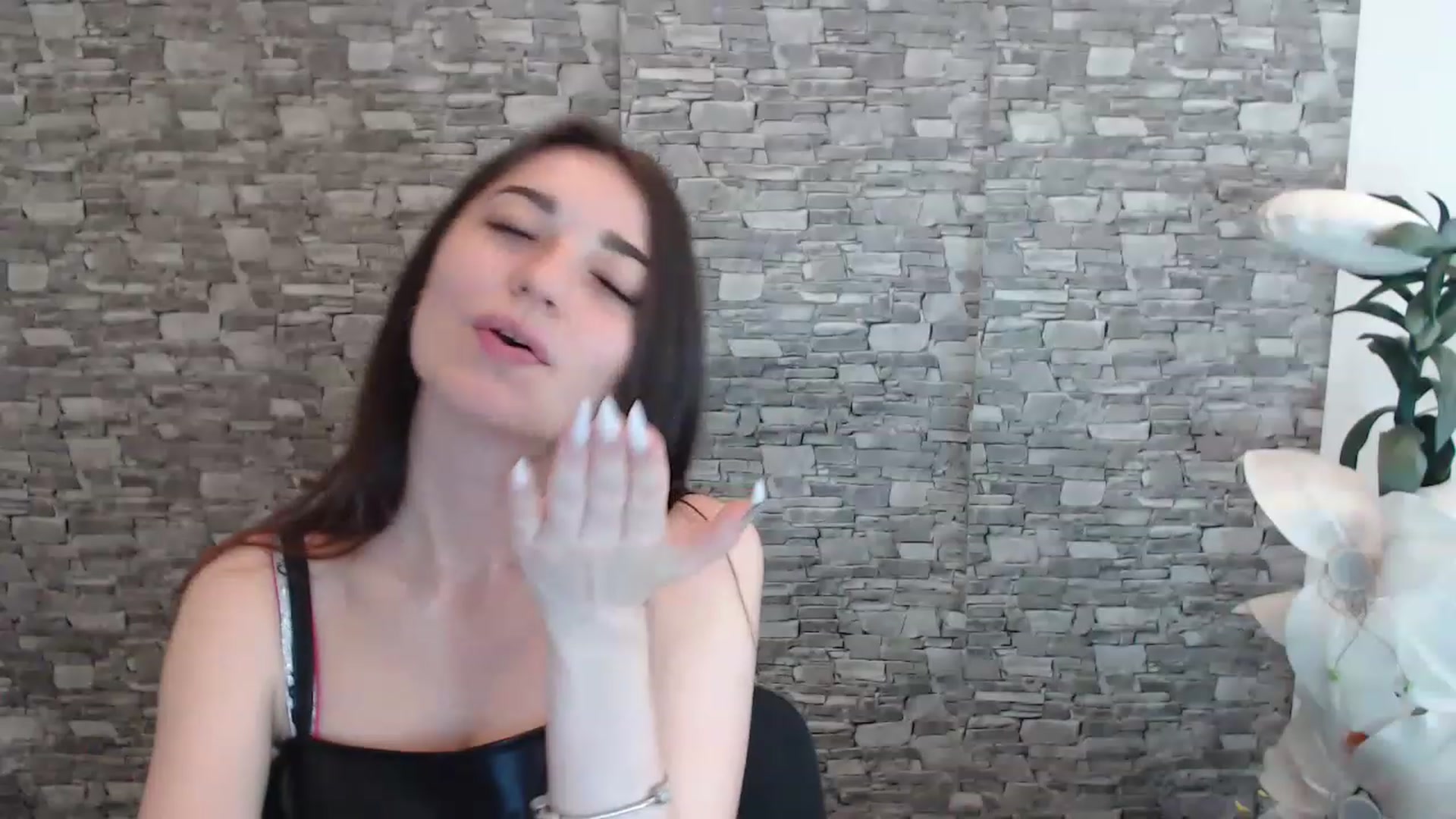 Gallery image thumbnail from Eva_Eldis's myfreecams stream on, 06/25/2023, 12:34 image 14 of 20