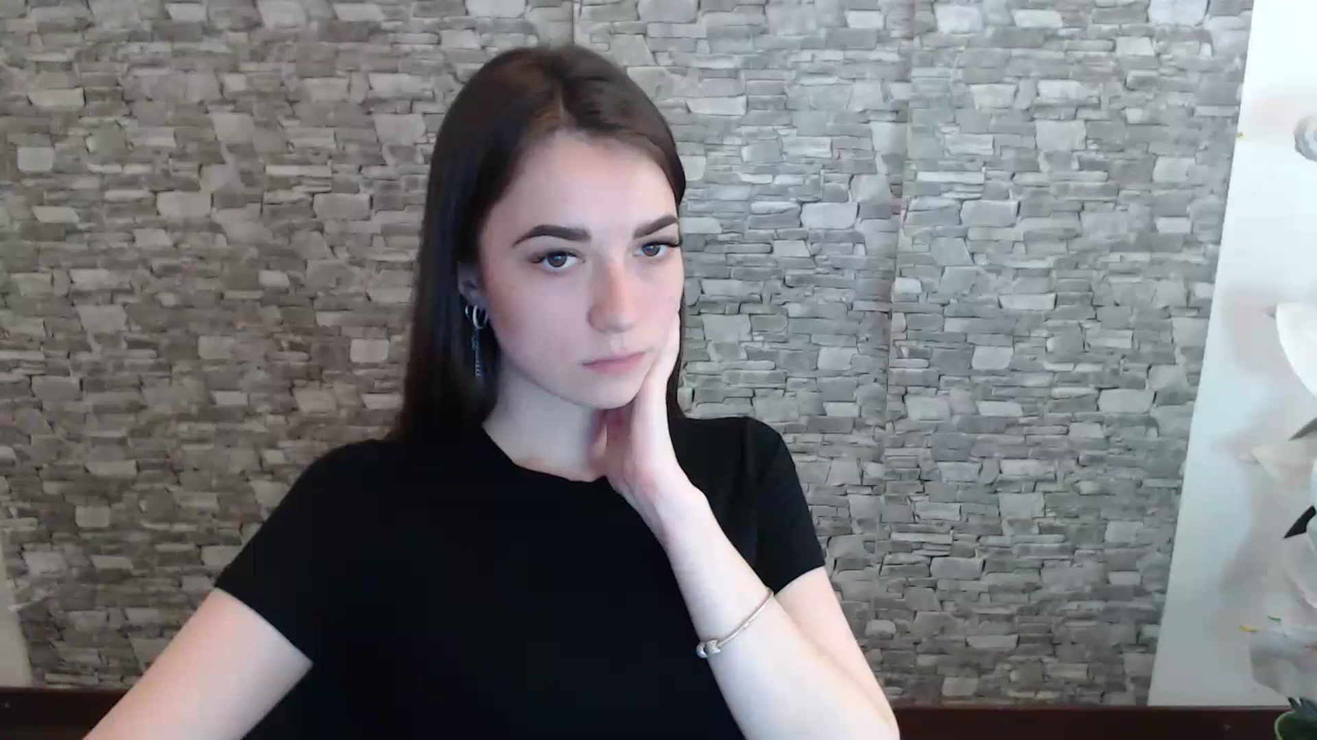 Gallery image thumbnail from Eva_Eldis's myfreecams stream on, 06/27/2023, 13:20 image 19 of 20