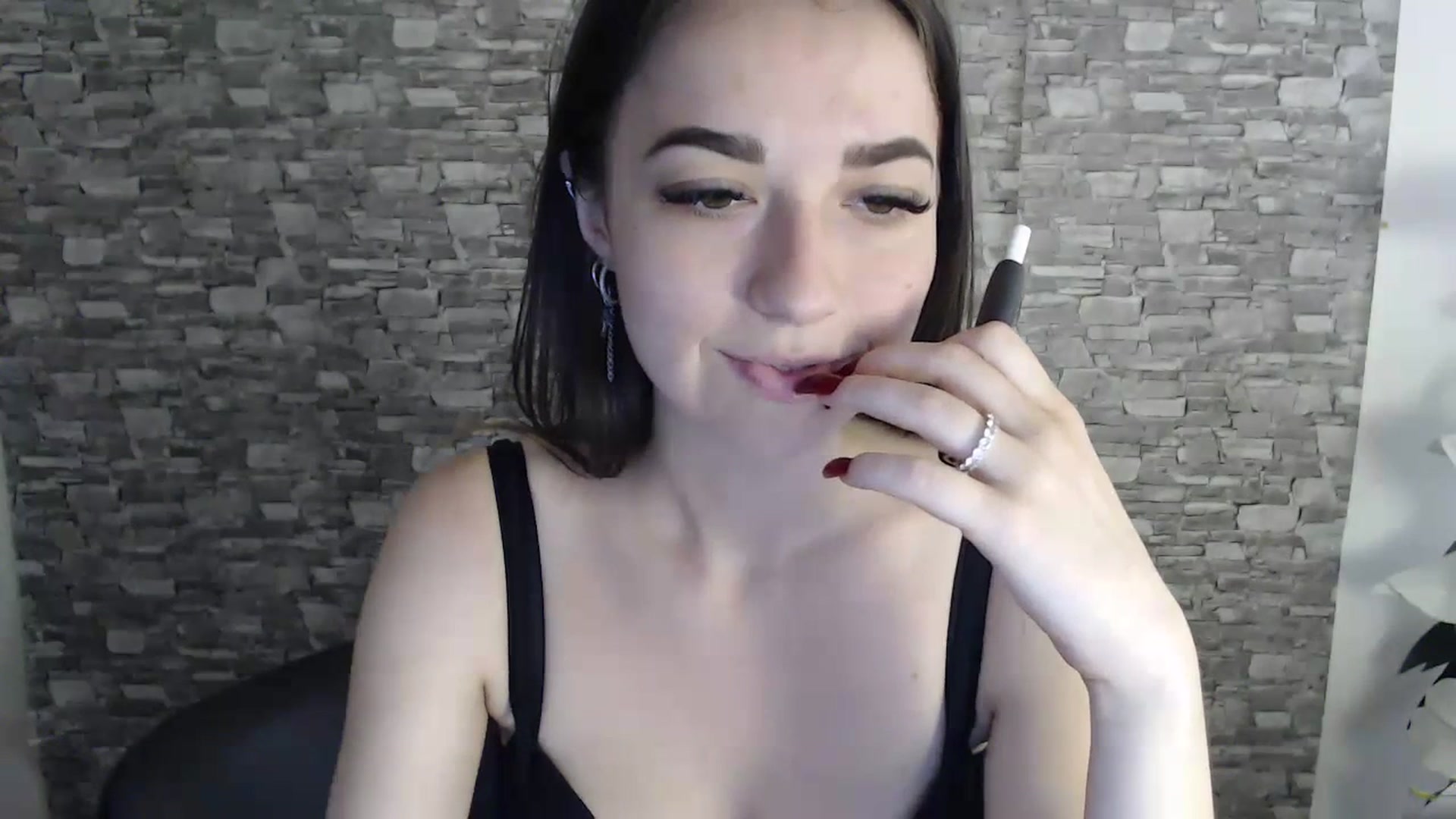 Gallery image thumbnail from Eva_Eldis's myfreecams stream on, 07/17/2023, 14:10 image 19 of 20