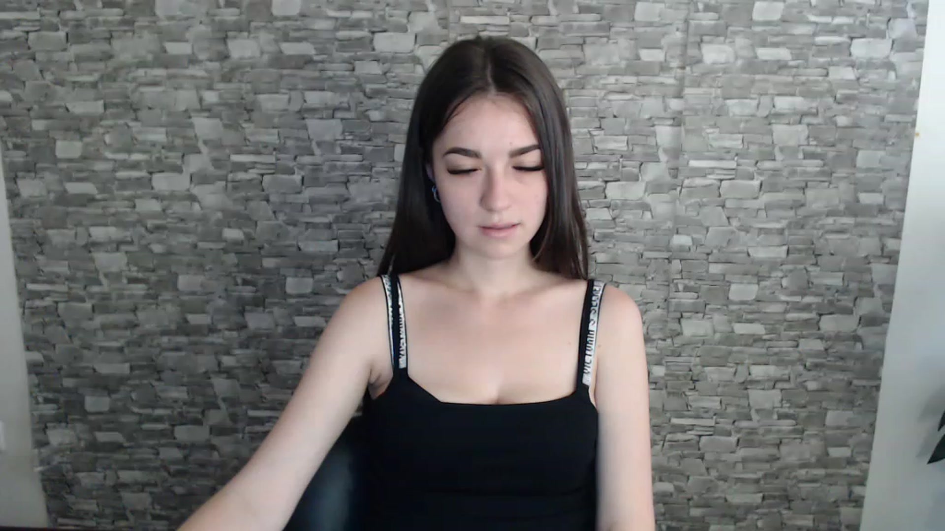 Gallery image thumbnail from Eva_Eldis's myfreecams stream on, 08/03/2023, 12:27 image 11 of 20