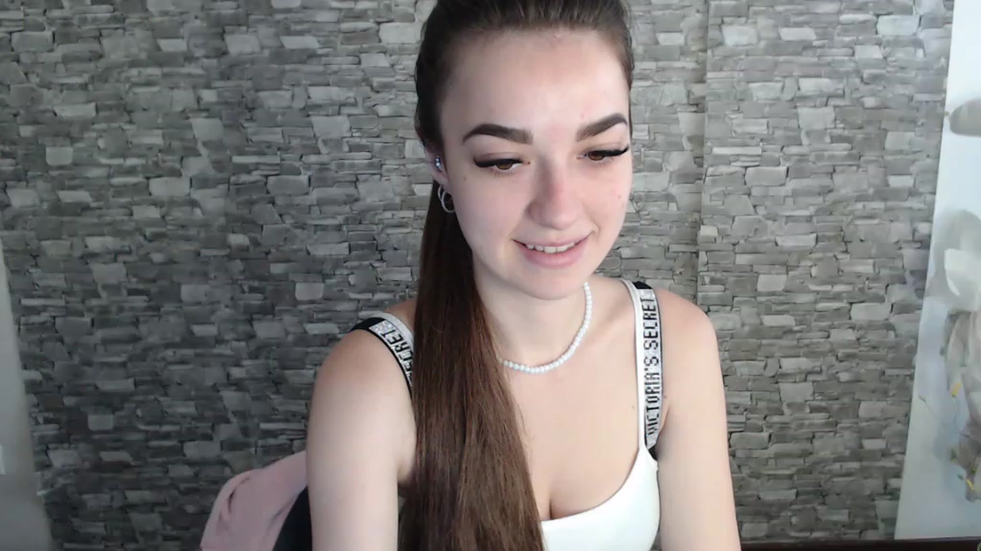 Gallery image thumbnail from Eva_Eldis's myfreecams stream on, 08/11/2023, 10:20 image 17 of 20