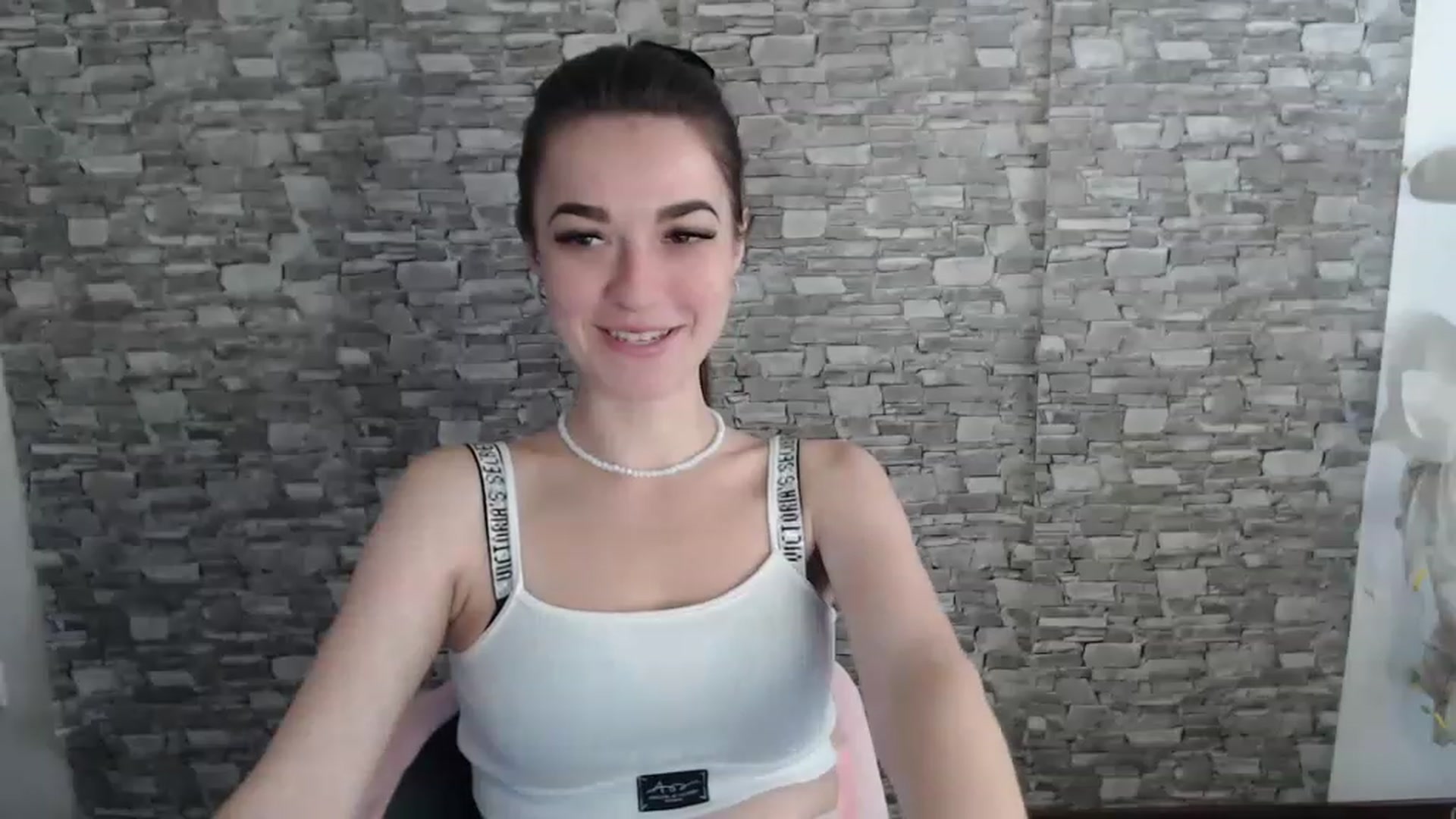 Gallery image thumbnail from Eva_Eldis's myfreecams stream on, 08/11/2023, 10:20 image 11 of 20
