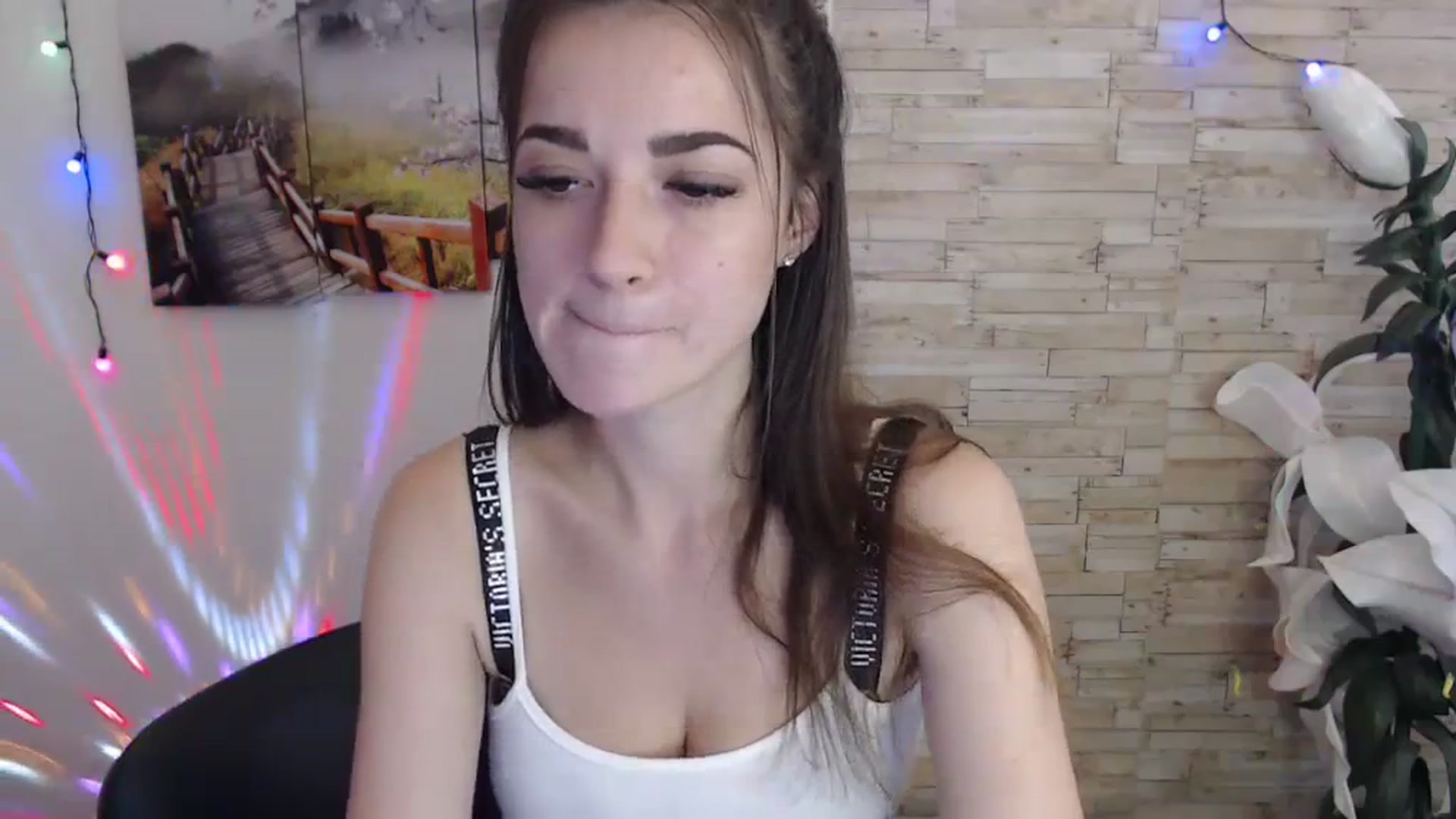 Gallery image thumbnail from Eva_Eldis's myfreecams stream on, 09/25/2023, 13:20 image 16 of 20