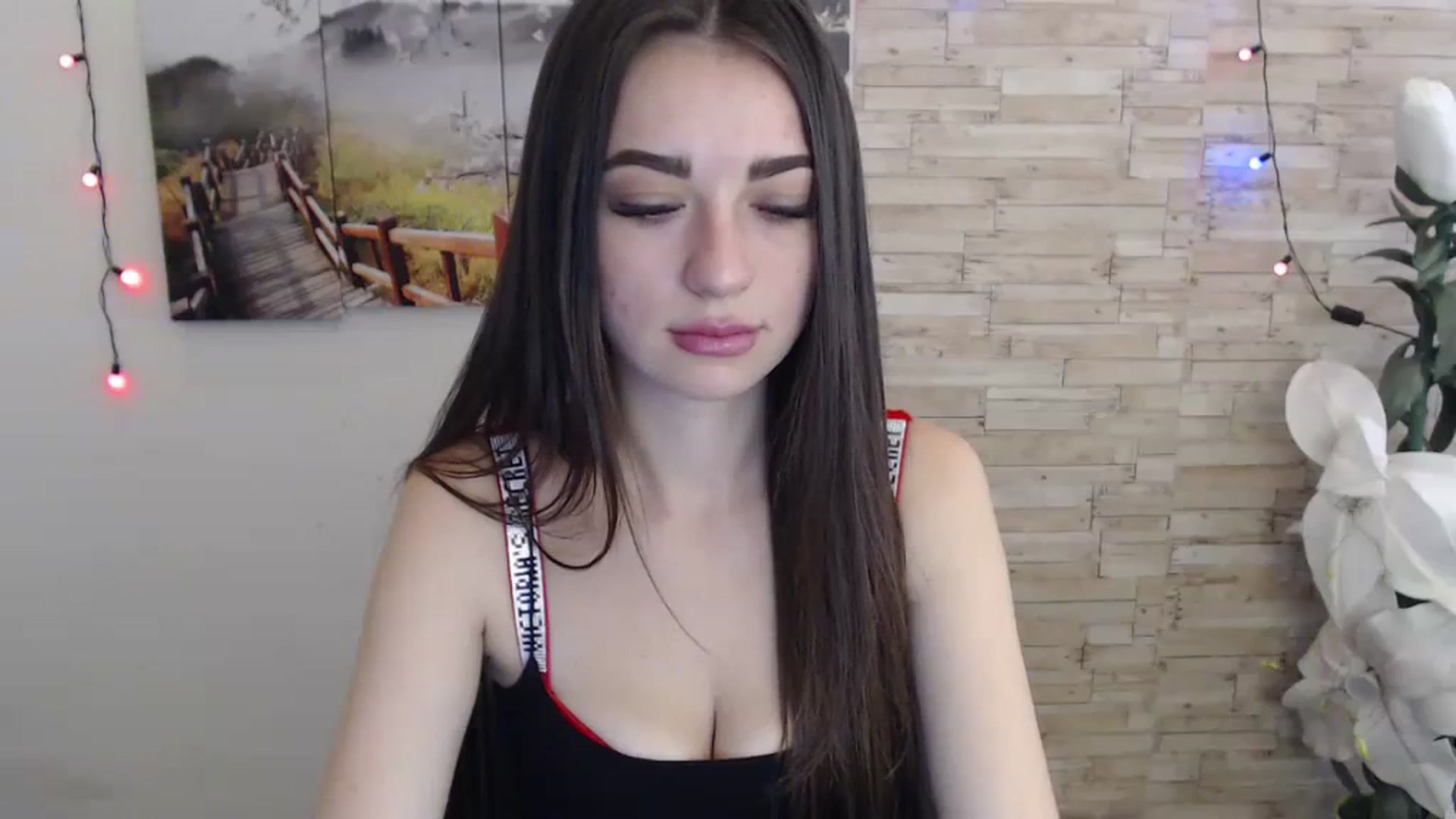 Gallery image thumbnail from Eva_Eldis's myfreecams stream on, 10/10/2023, 11:39 image 10 of 20