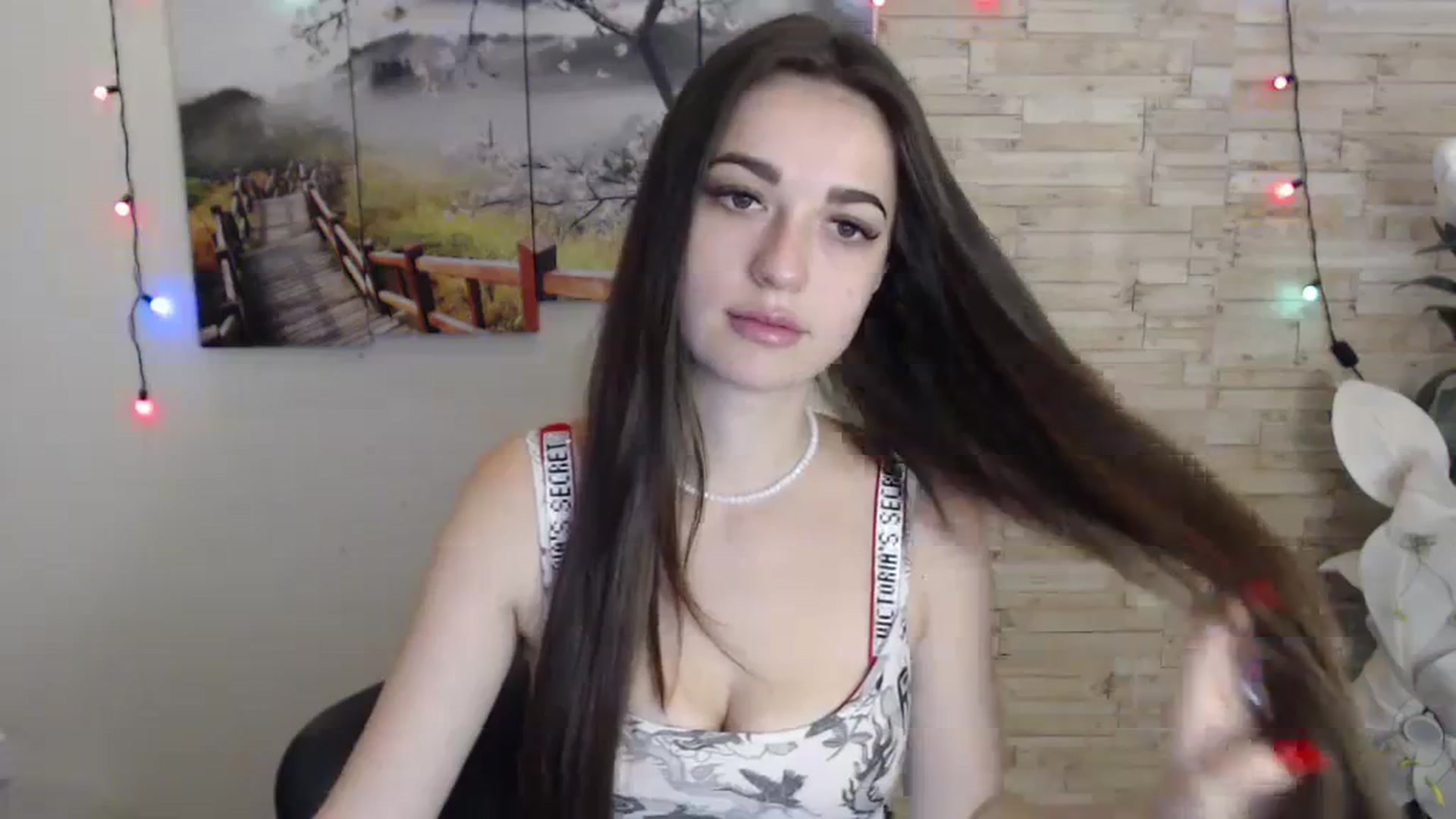 Gallery image thumbnail from Eva_Eldis's myfreecams stream on, 10/11/2023, 15:31 image 15 of 20