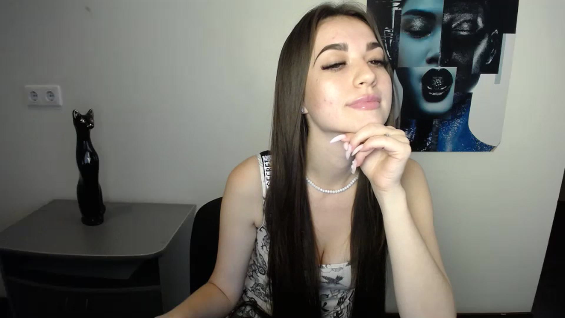 Gallery image thumbnail from Eva_Eldis's myfreecams stream on, 10/15/2023, 14:31 image 8 of 20