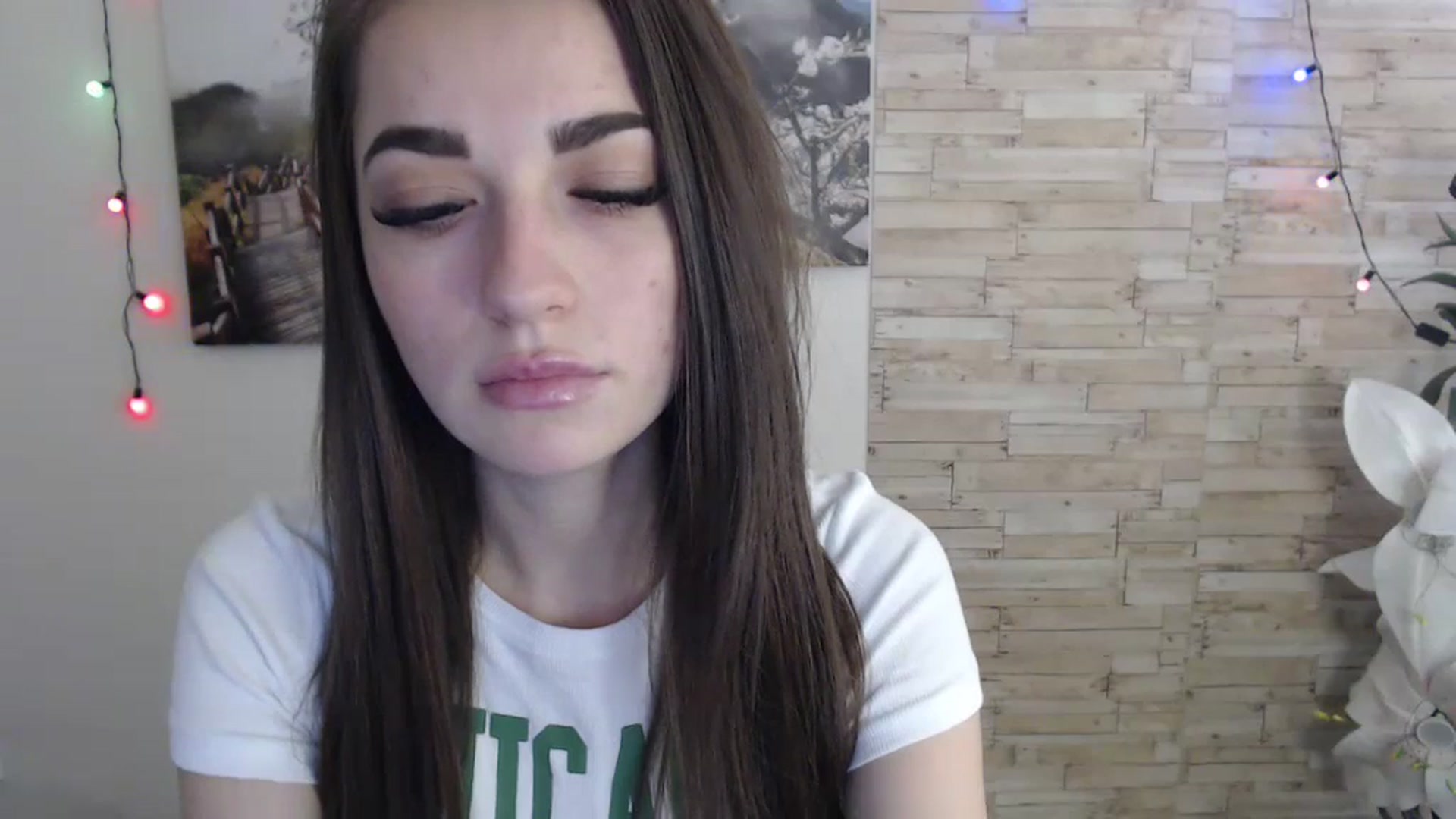 Gallery image thumbnail from Eva_Eldis's myfreecams stream on, 10/19/2023, 12:33 image 17 of 20