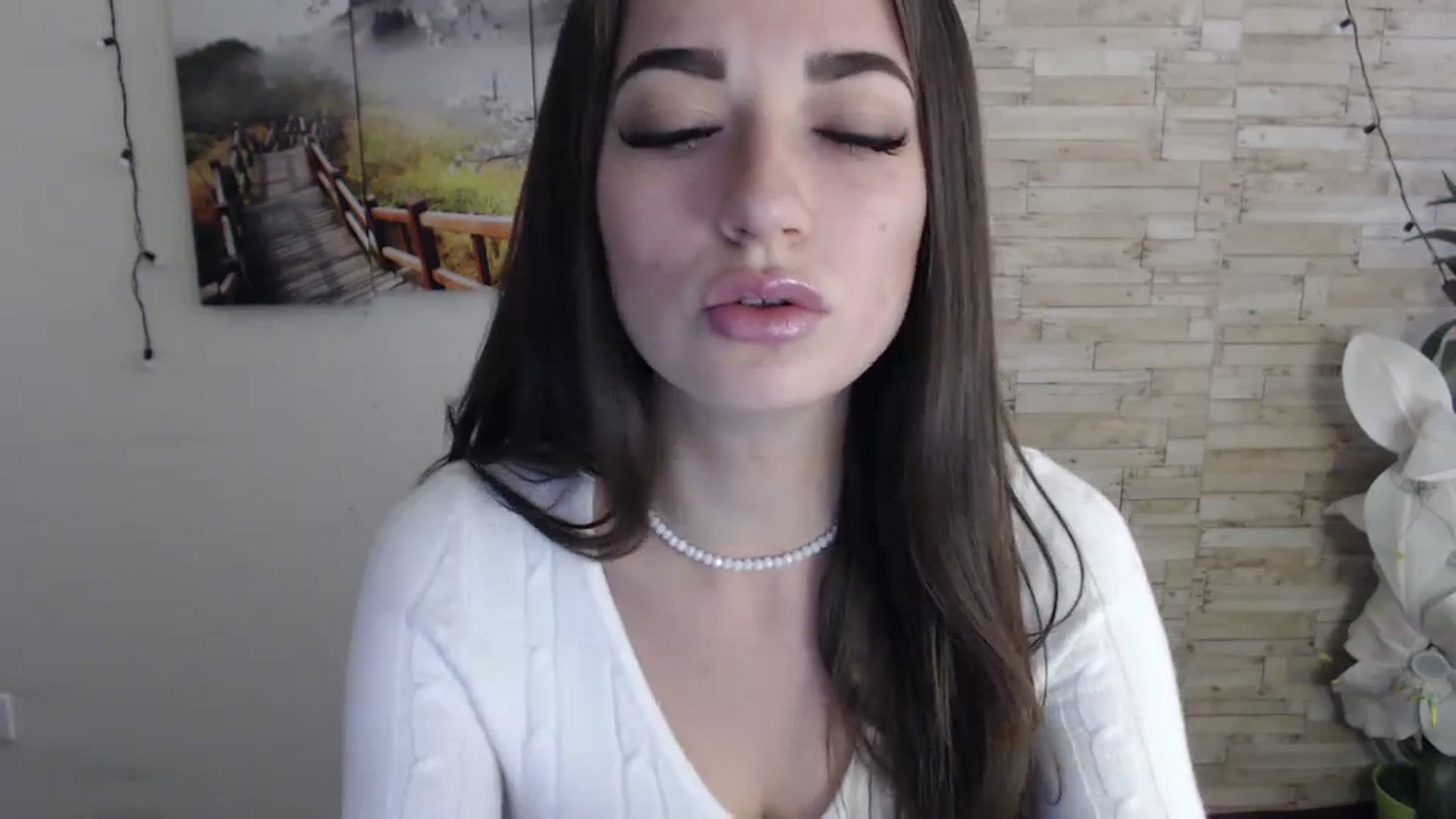 Gallery image thumbnail from Eva_Eldis's myfreecams stream on, 10/28/2023, 11:32 image 16 of 20