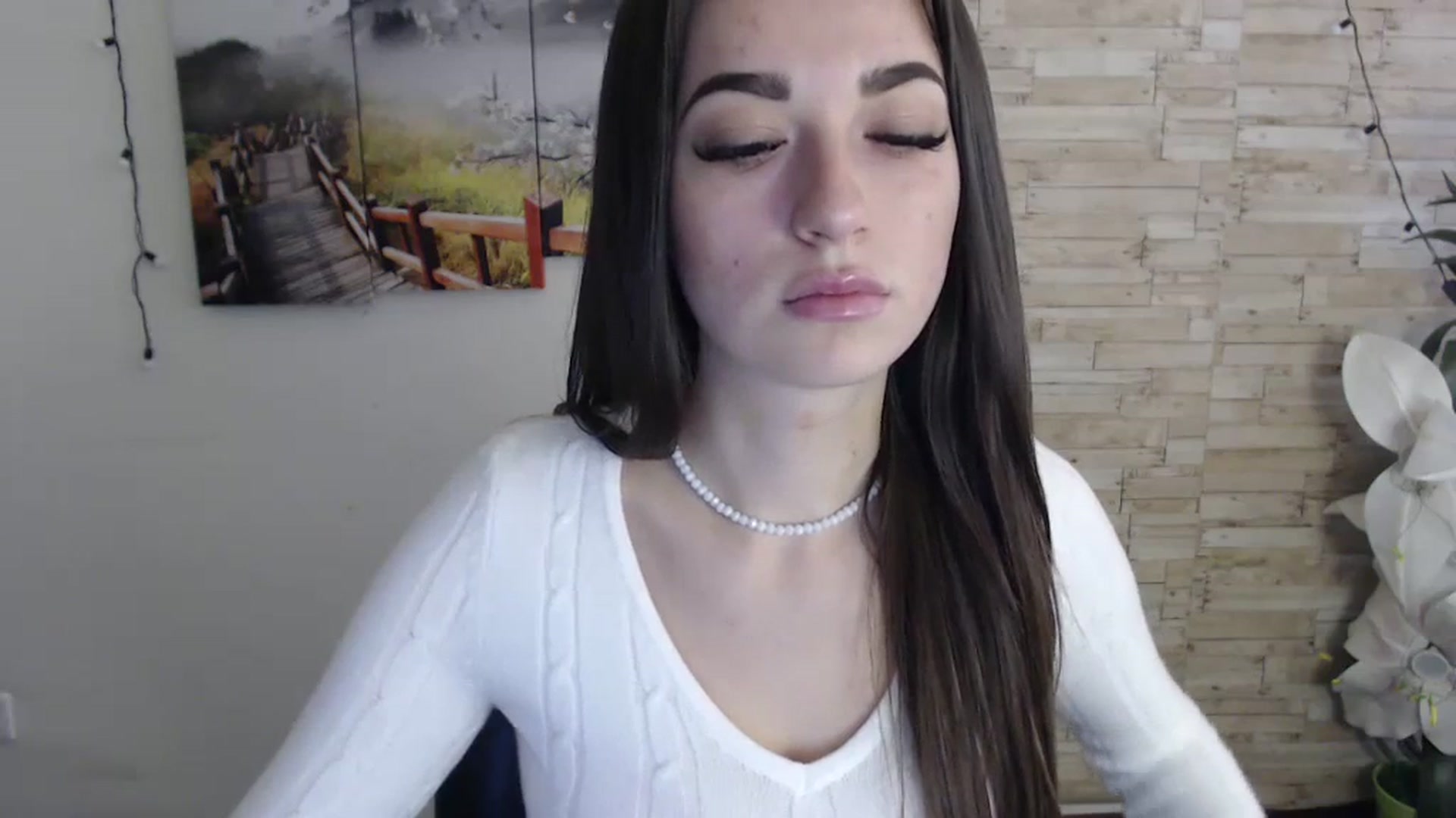 Gallery image thumbnail from Eva_Eldis's myfreecams stream on, 10/28/2023, 11:32 image 17 of 20