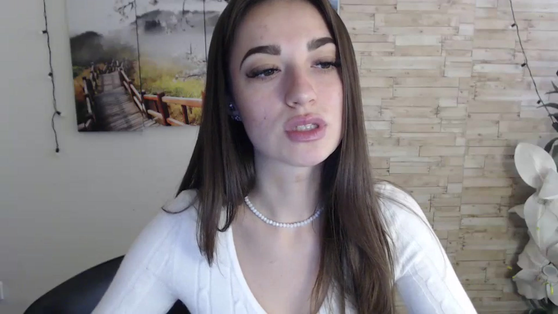 Gallery image thumbnail from Eva_Eldis's myfreecams stream on, 10/28/2023, 11:57 image 6 of 20