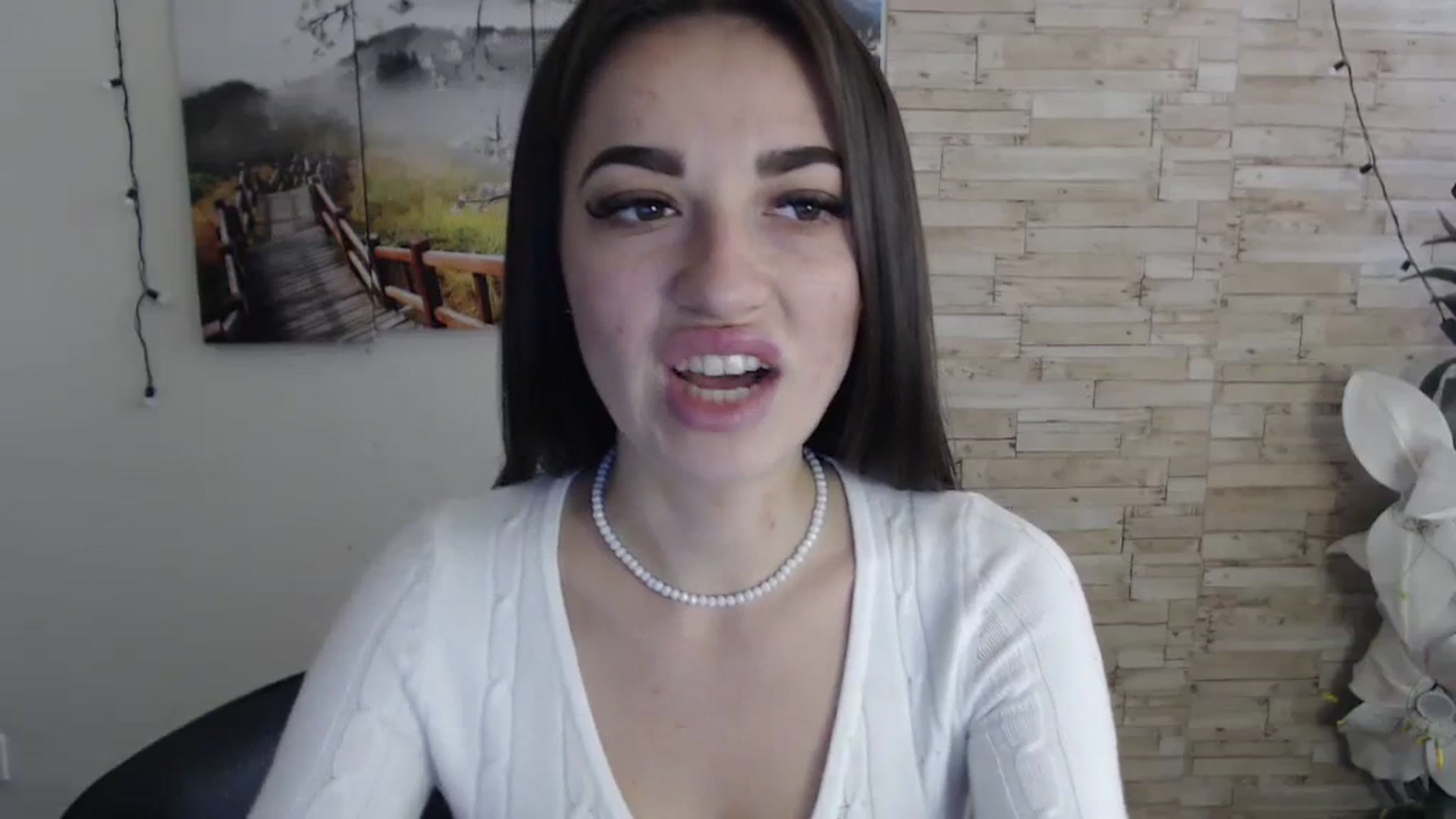 Gallery image thumbnail from Eva_Eldis's myfreecams stream on, 10/28/2023, 11:57 image 17 of 20