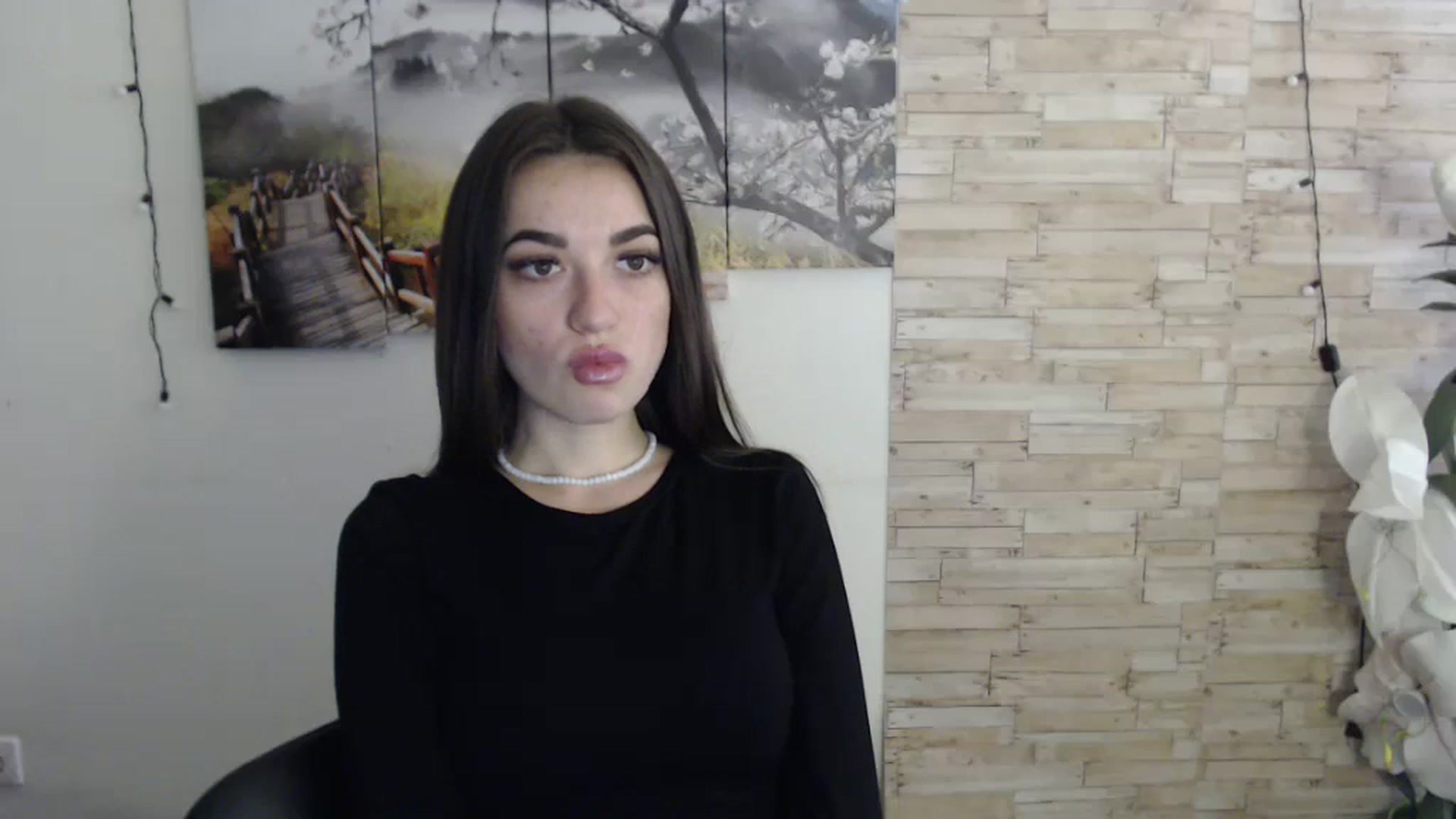 Gallery image thumbnail from Eva_Eldis's myfreecams stream on, 11/02/2023, 12:42 image 12 of 20