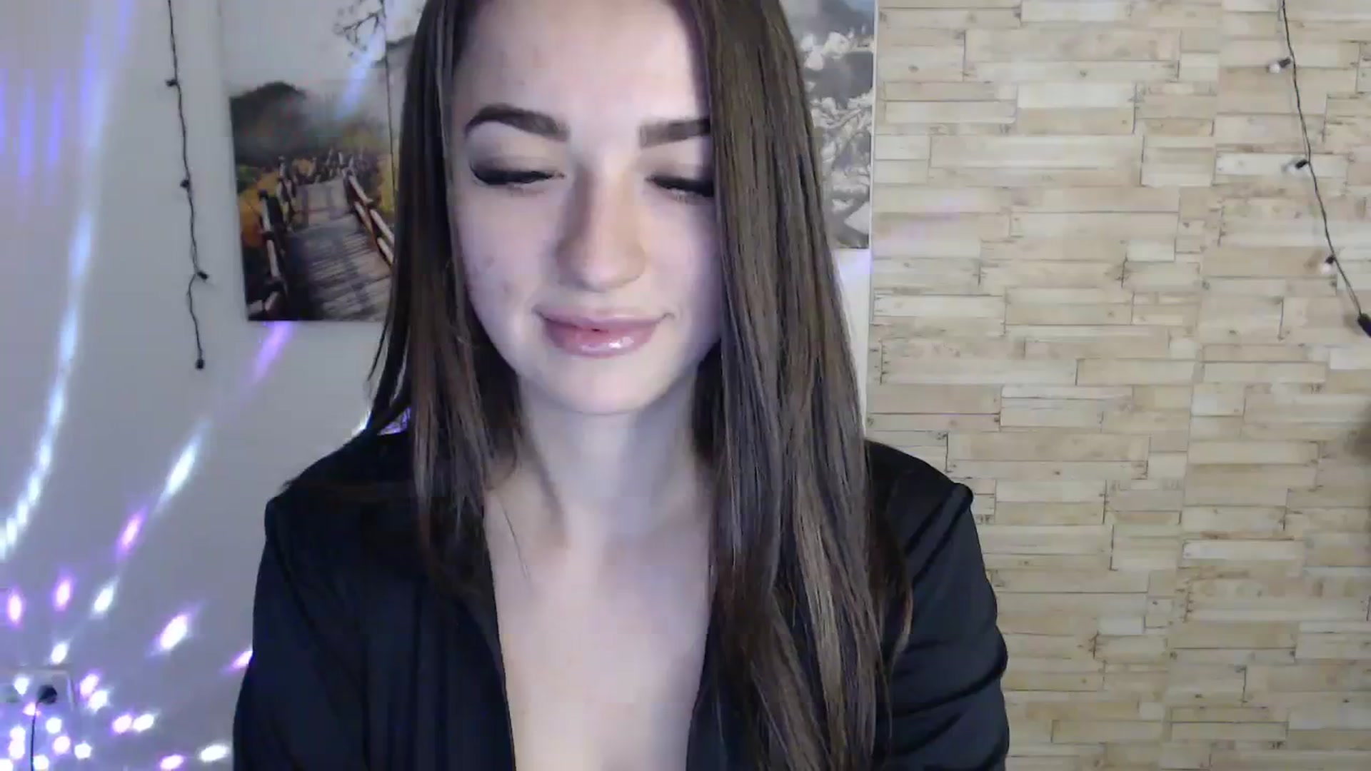 Gallery image thumbnail from Eva_Eldis's myfreecams stream on, 11/21/2023, 16:22 image 16 of 20