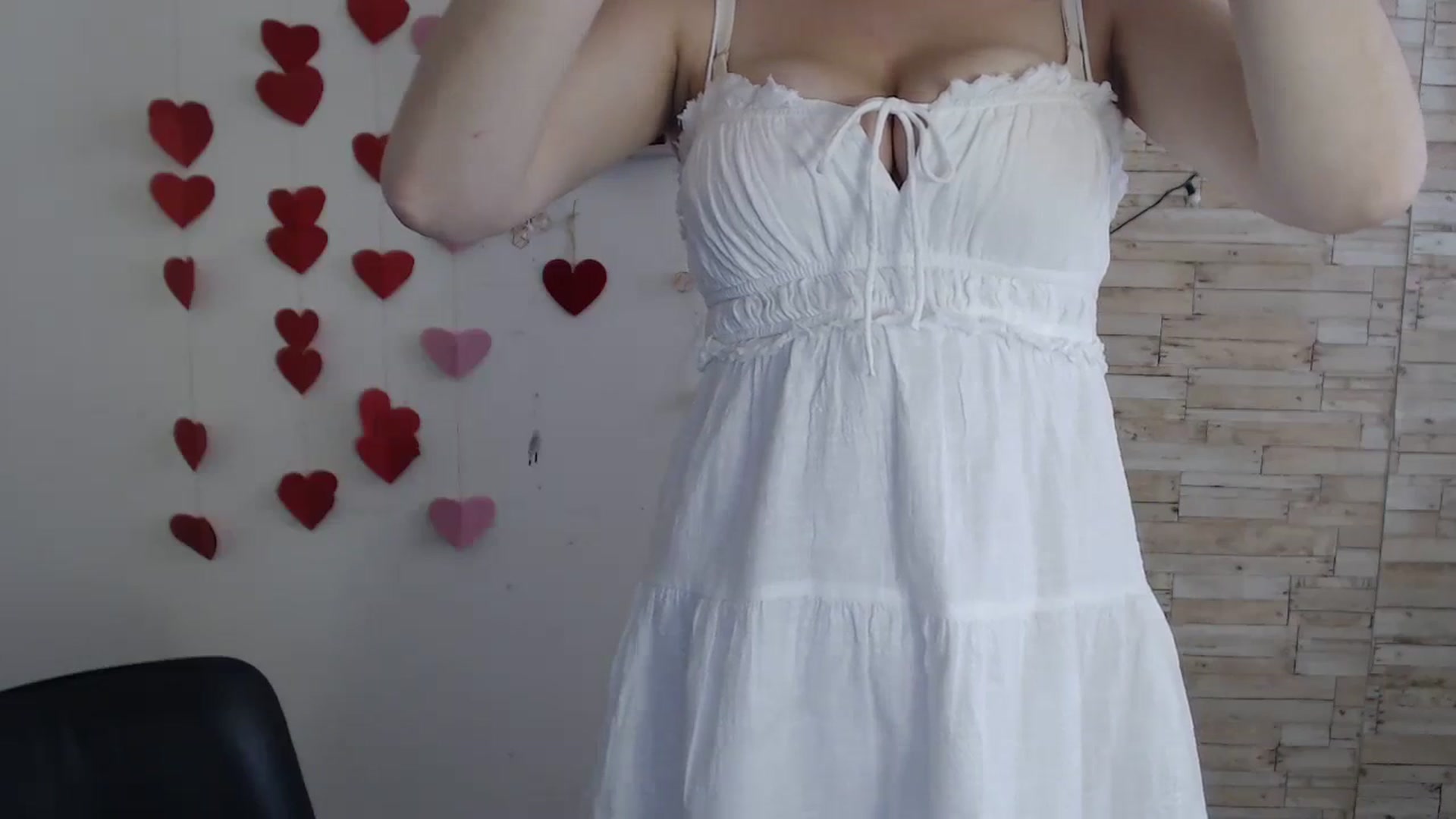 Gallery image thumbnail from Eva_Eldis's myfreecams stream on, 05/23/2024, 09:30 image 18 of 20