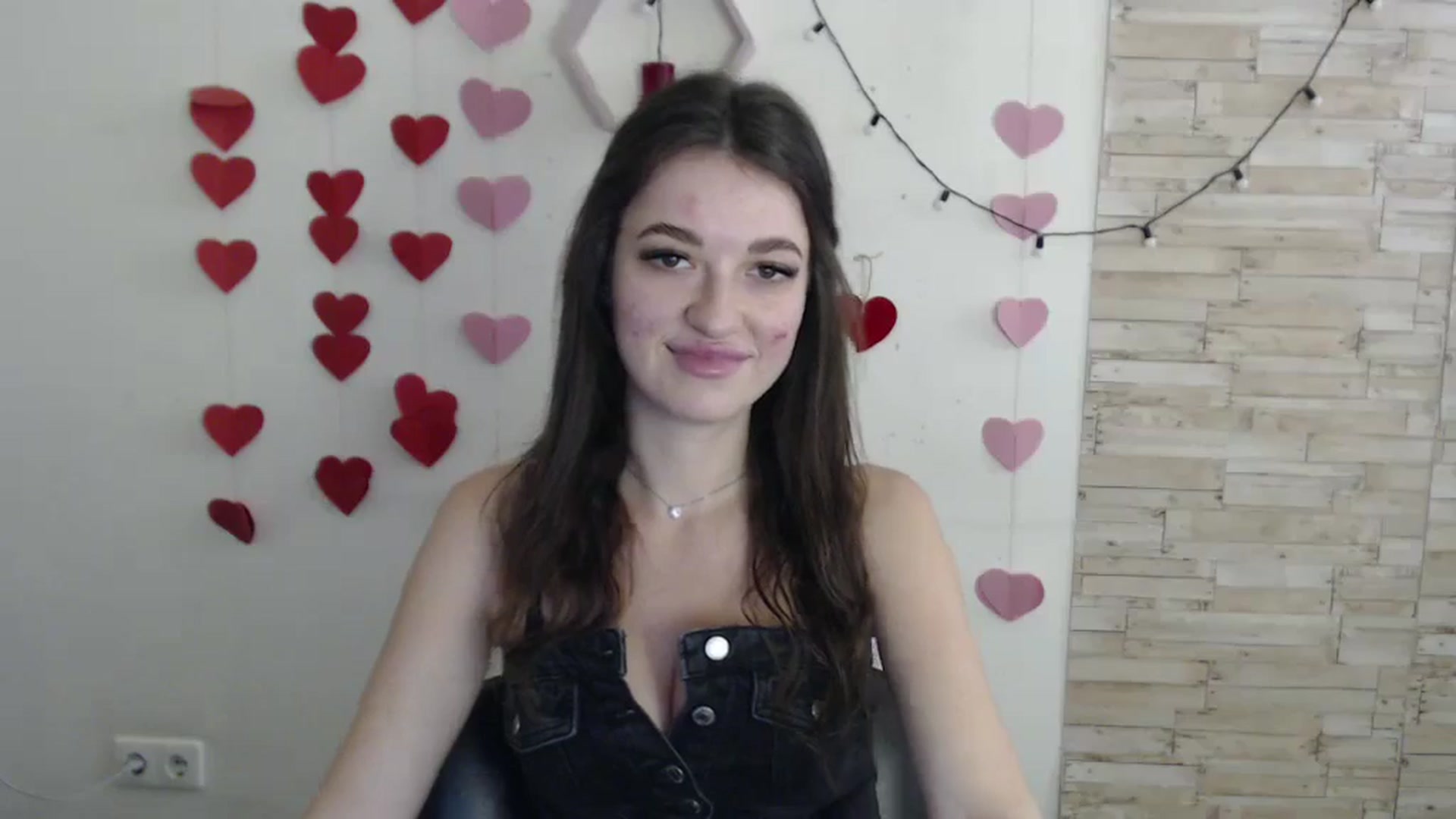 Gallery image thumbnail from Eva_Eldis's myfreecams stream on, 06/05/2024, 11:06 image 18 of 20
