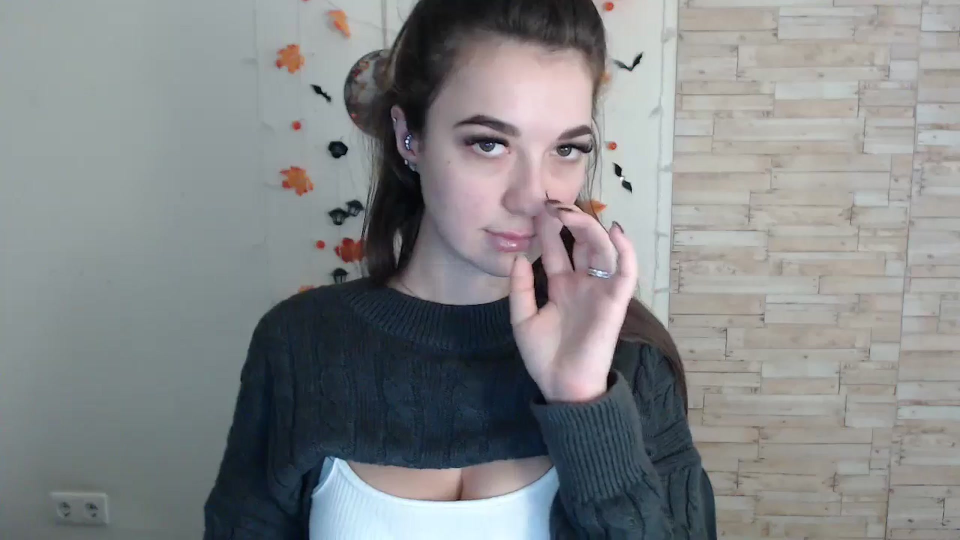 Gallery image thumbnail from Eva_Eldis's myfreecams stream on, 10/13/2024, 12:17 image 10 of 20