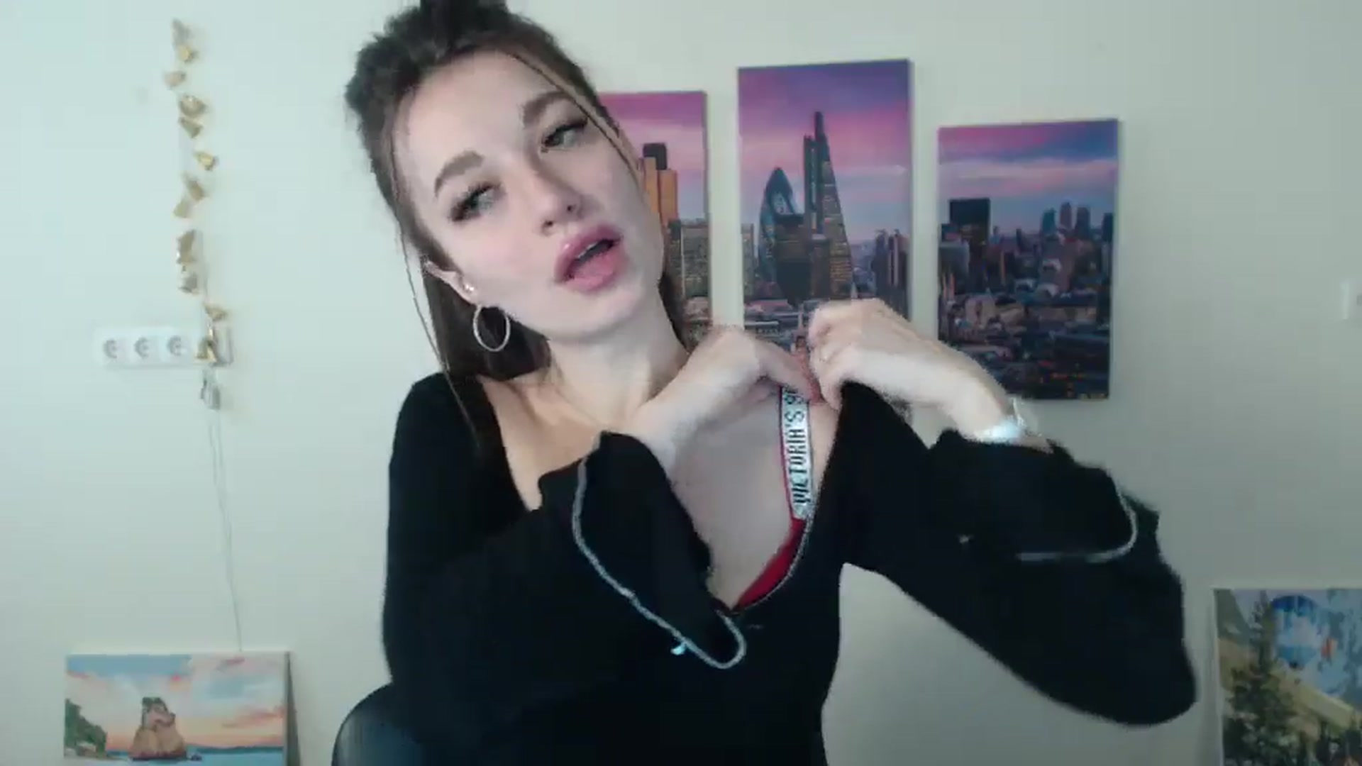 Gallery image thumbnail from Eva_Eldis's myfreecams stream on, 12/15/2024, 13:50 image 7 of 20