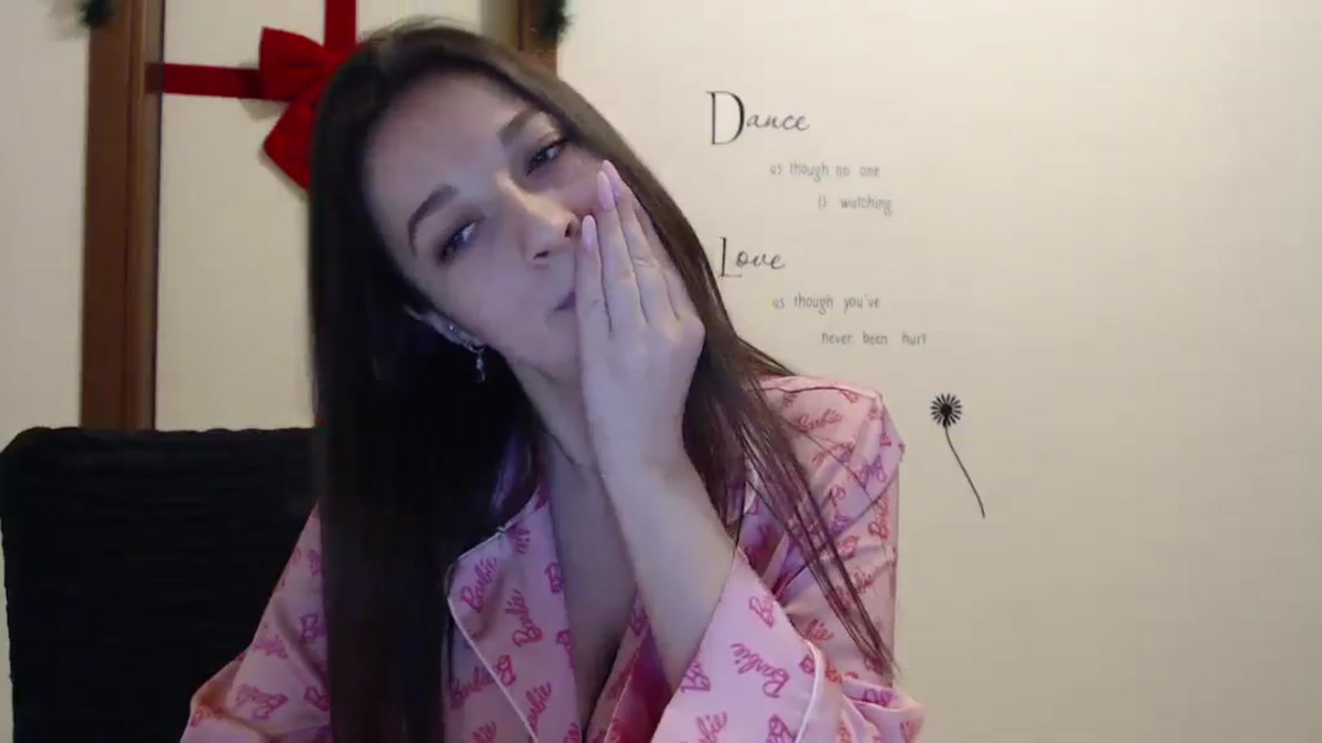 Gallery image thumbnail from Eva_Eldis's myfreecams stream on, 12/16/2025, 18:35 image 16 of 20