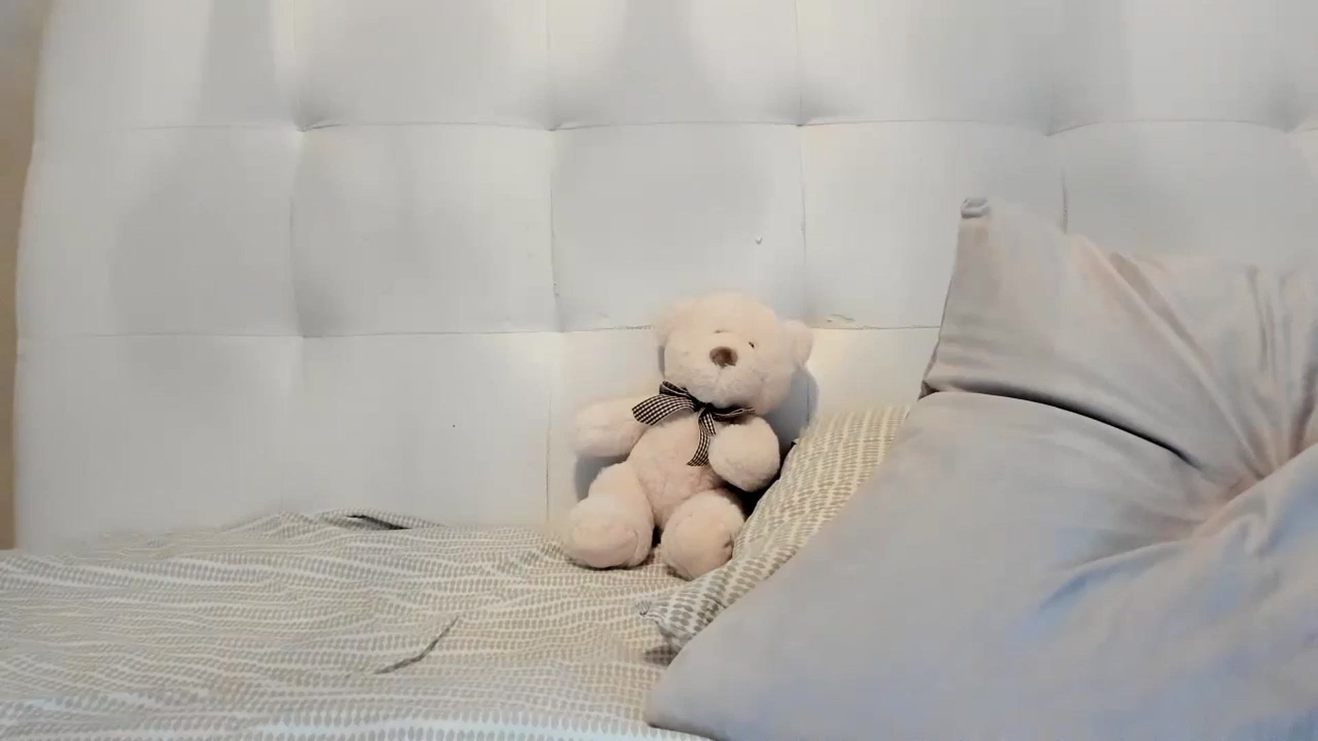 Gallery image thumbnail from Eva_EvansV's myfreecams stream on, 10/15/2024, 11:34 image 1 of 20