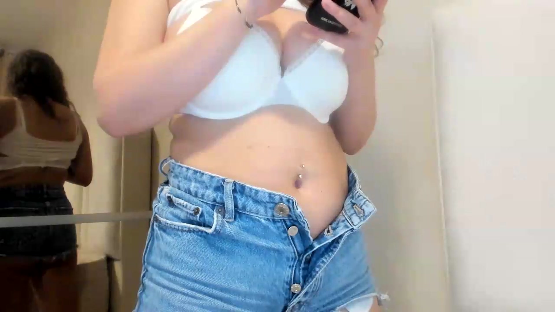 Gallery image thumbnail from Eva_EvansV's myfreecams stream on, 05/13/2026, 12:32 image 16 of 20
