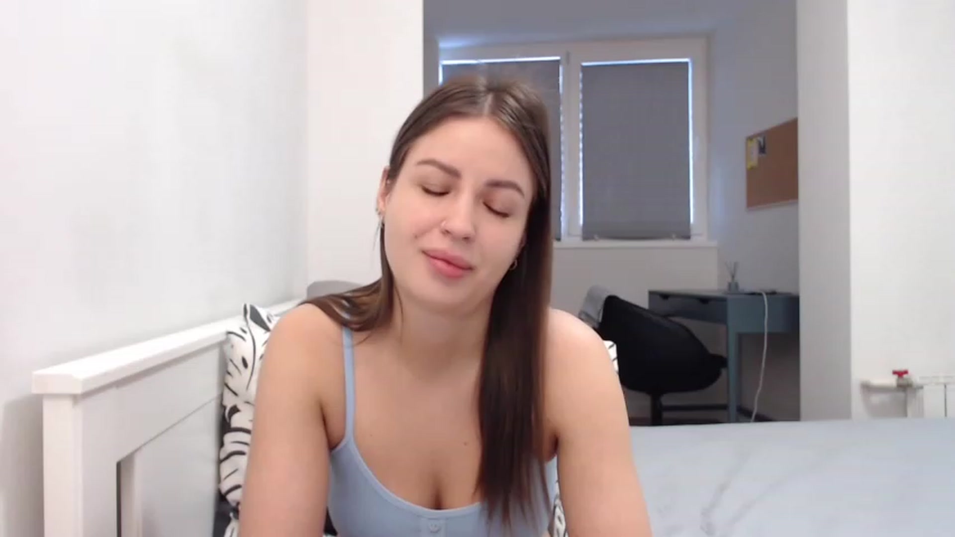 Gallery image thumbnail from Eva_Magic's myfreecams stream on, 12/26/2022, 04:18 image 11 of 20