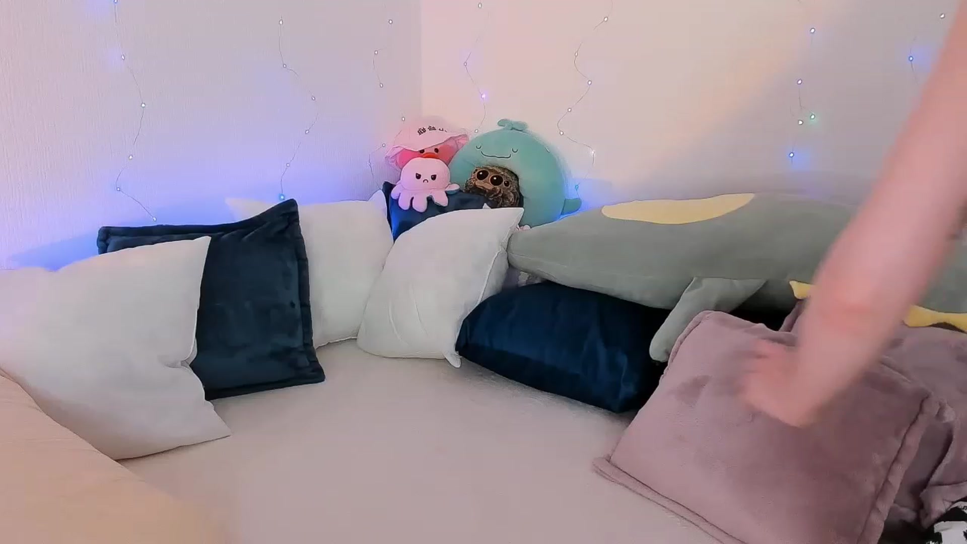 Gallery image thumbnail from Eva_Owen's myfreecams stream on, 11/21/2022, 07:39 image 18 of 20
