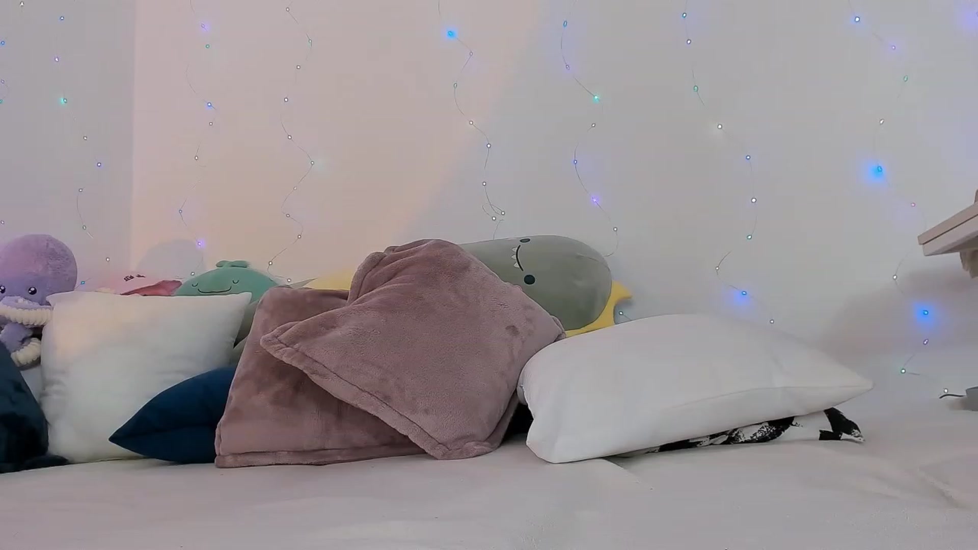 Gallery image thumbnail from Eva_Owen's myfreecams stream on, 11/22/2022, 07:42 image 10 of 20