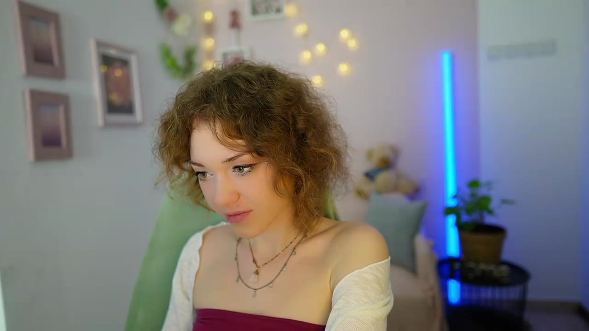 Gallery image thumbnail from Eva_grey18's myfreecams stream on, 03/08/2024, 19:54 image 9 of 20