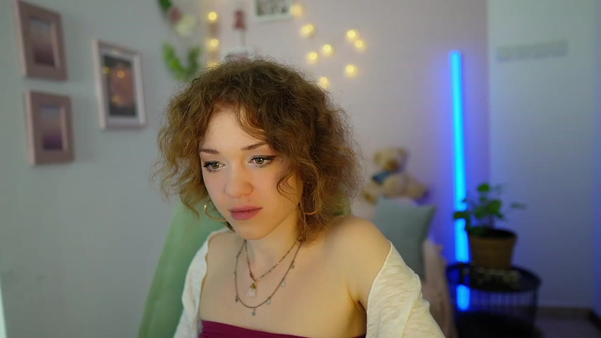Gallery image thumbnail from Eva_grey18's myfreecams stream on, 03/08/2024, 19:54 image 2 of 20