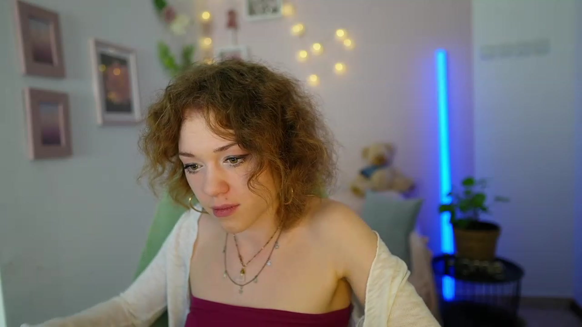 Gallery image thumbnail from Eva_grey18's myfreecams stream on, 03/08/2024, 19:54 image 7 of 20