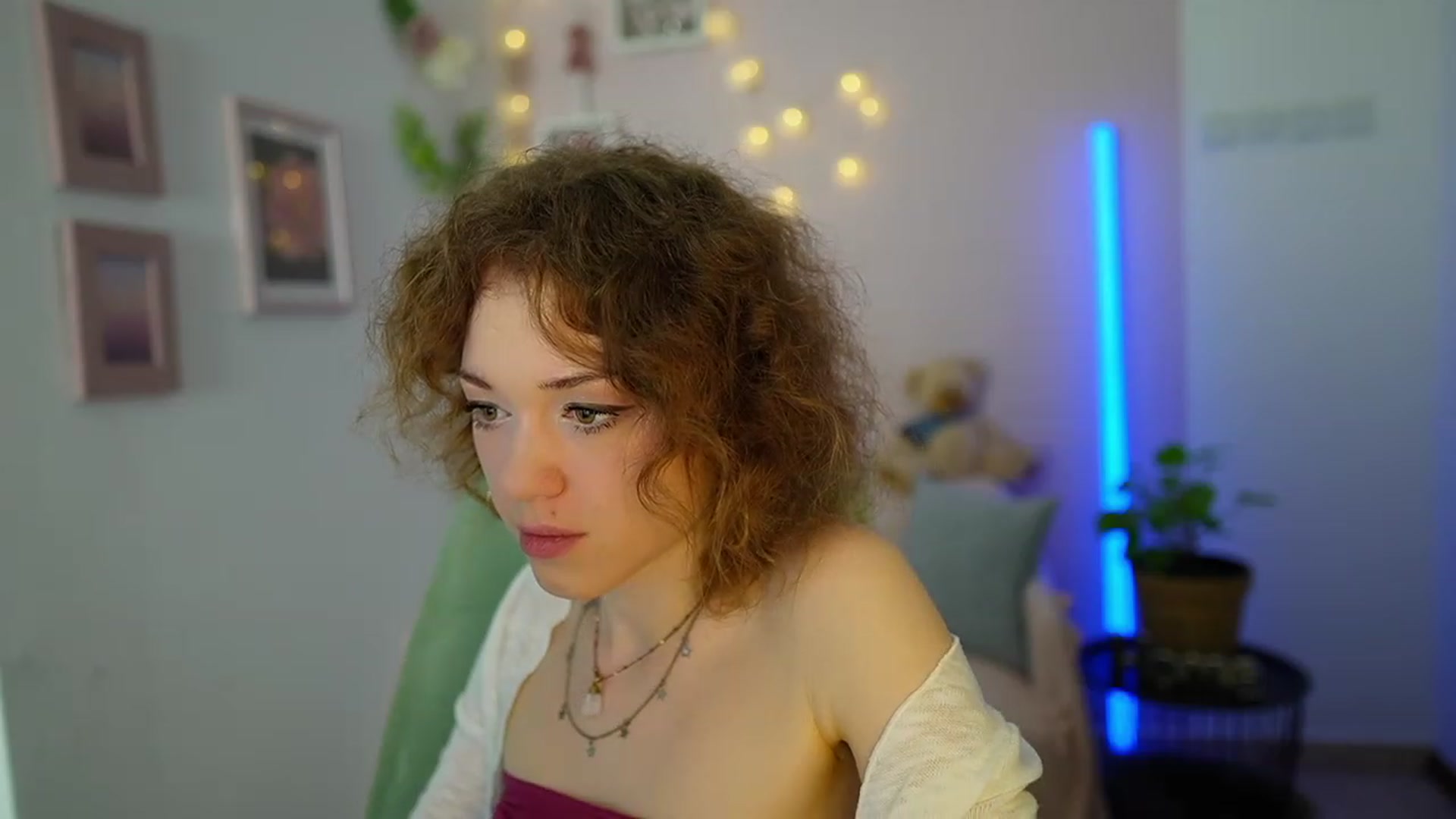 Gallery image thumbnail from Eva_grey18's myfreecams stream on, 03/08/2024, 19:54 image 12 of 20