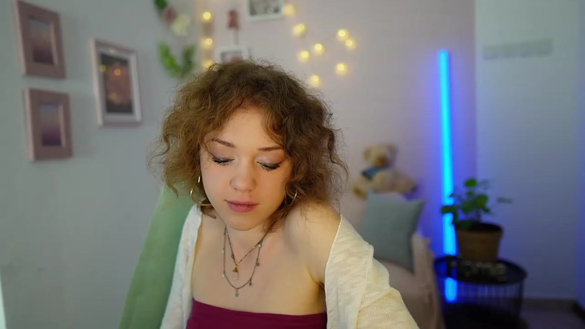 Gallery image thumbnail from Eva_grey18's myfreecams stream on, 03/08/2024, 19:54 image 1 of 20