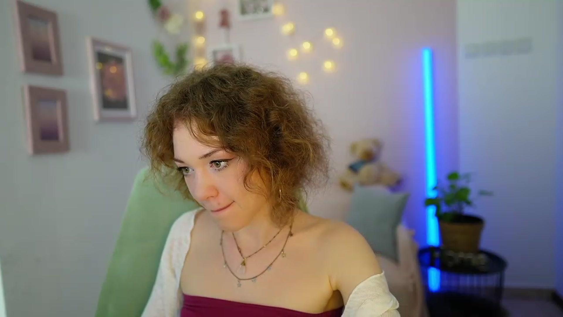 Gallery image thumbnail from Eva_grey18's myfreecams stream on, 03/08/2024, 19:54 image 11 of 20