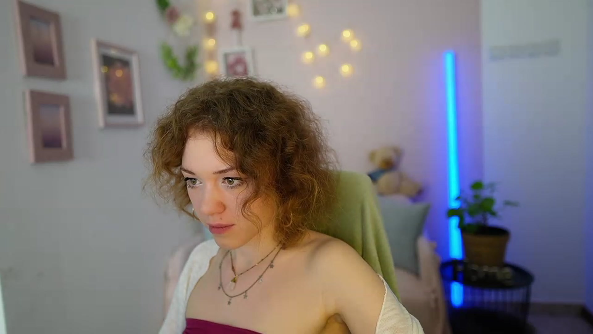 Gallery image thumbnail from Eva_grey18's myfreecams stream on, 03/08/2024, 19:54 image 19 of 20