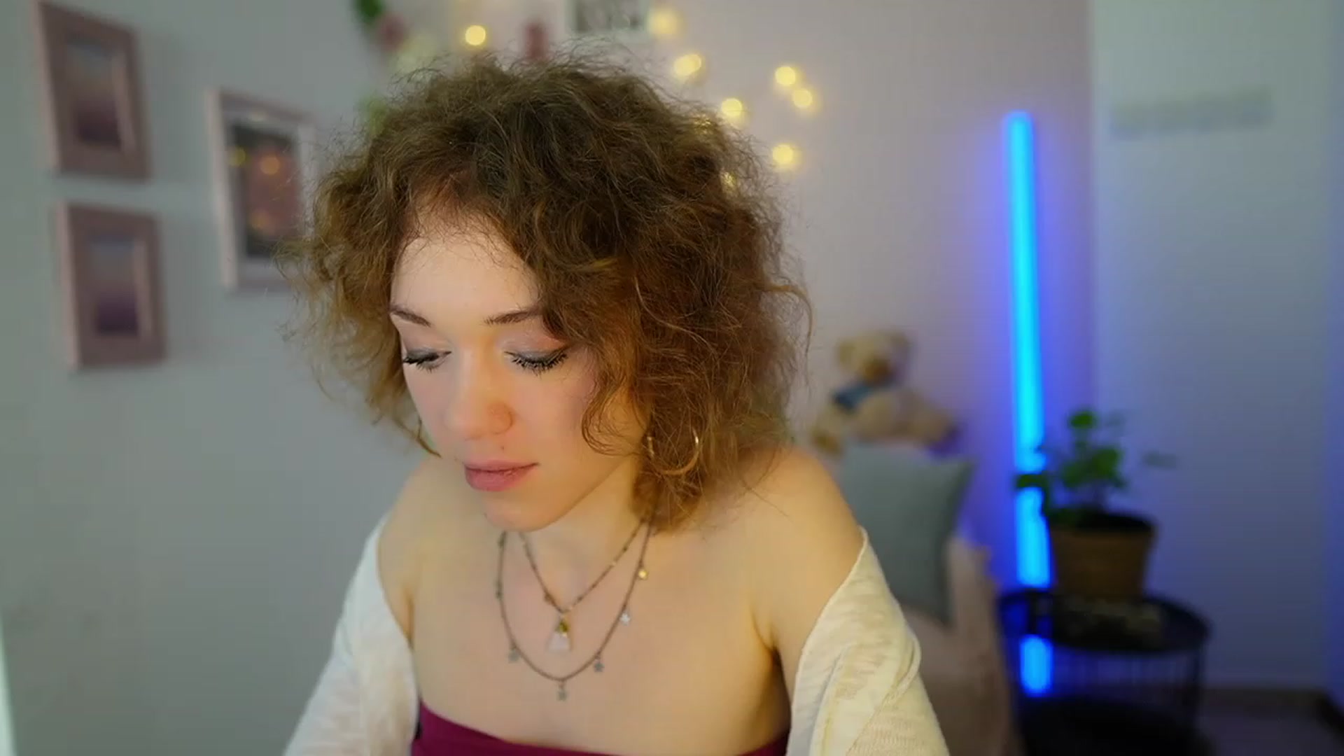 Gallery image thumbnail from Eva_grey18's myfreecams stream on, 03/08/2024, 21:08 image 2 of 20