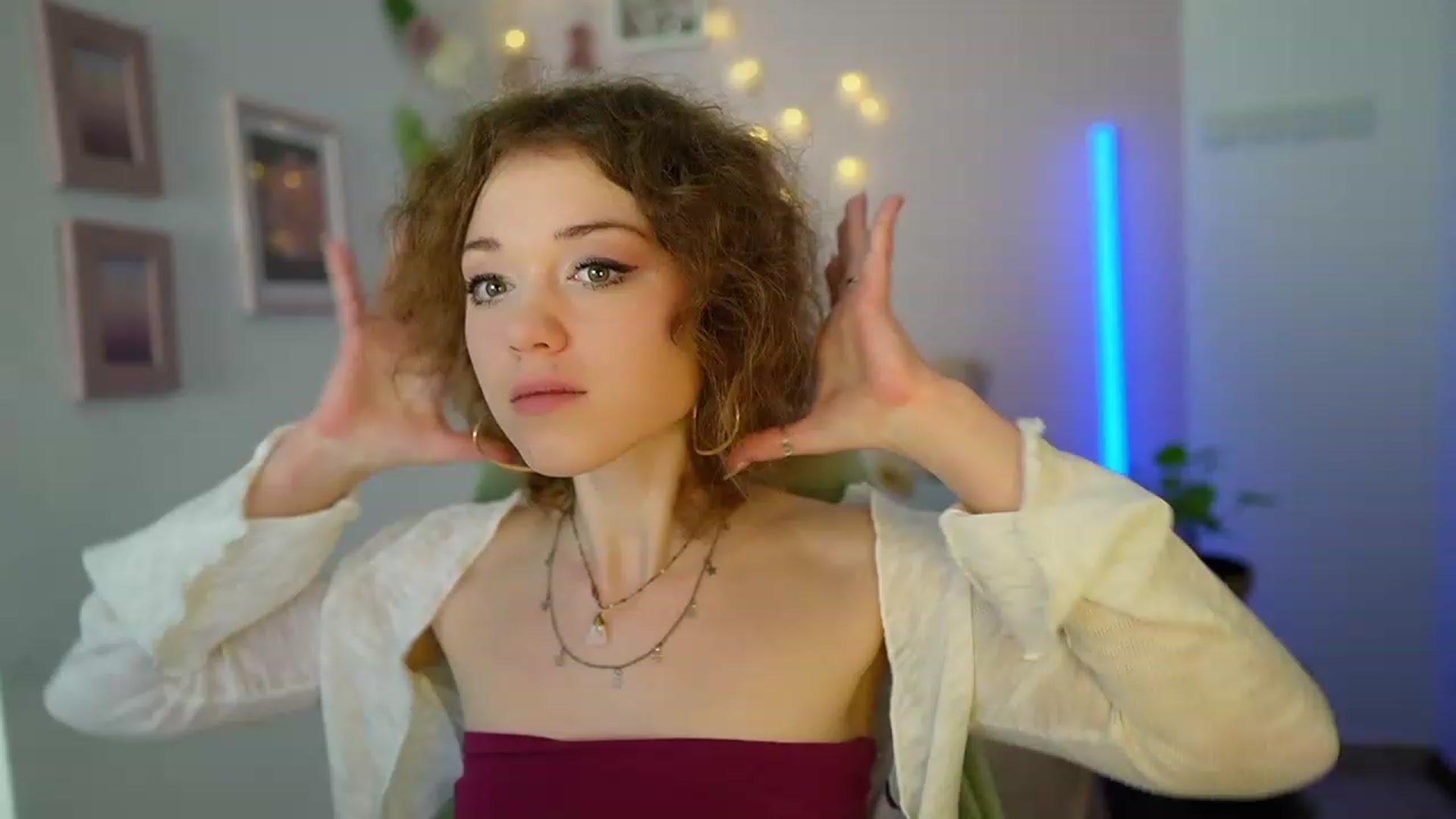 Gallery image thumbnail from Eva_grey18's myfreecams stream on, 03/08/2024, 21:08 image 8 of 20