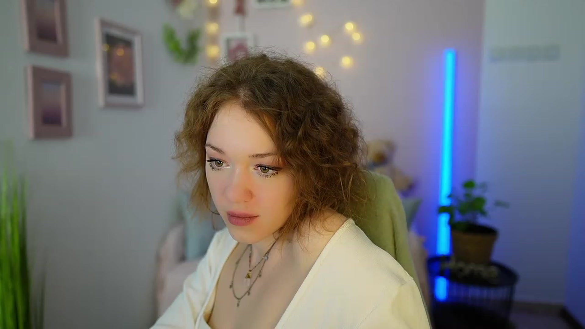 Gallery image thumbnail from Eva_grey18's myfreecams stream on, 03/09/2024, 19:43 image 20 of 20