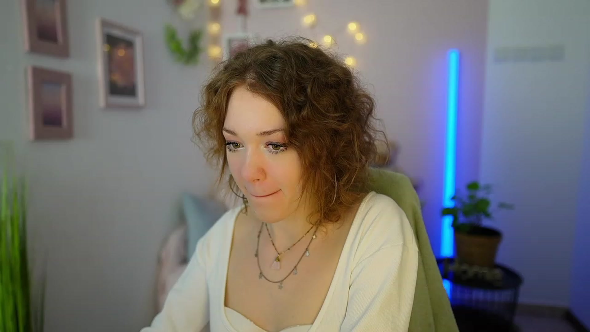 Gallery image thumbnail from Eva_grey18's myfreecams stream on, 03/09/2024, 19:43 image 5 of 20