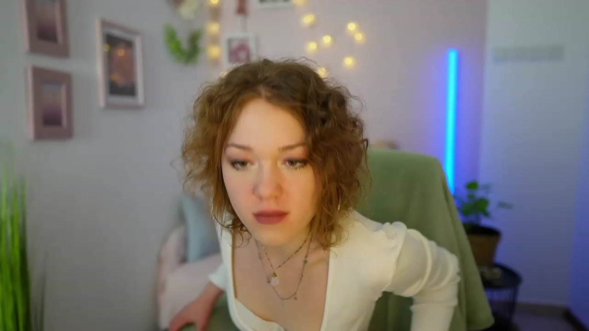 Gallery image thumbnail from Eva_grey18's myfreecams stream on, 03/09/2024, 19:43 image 8 of 20