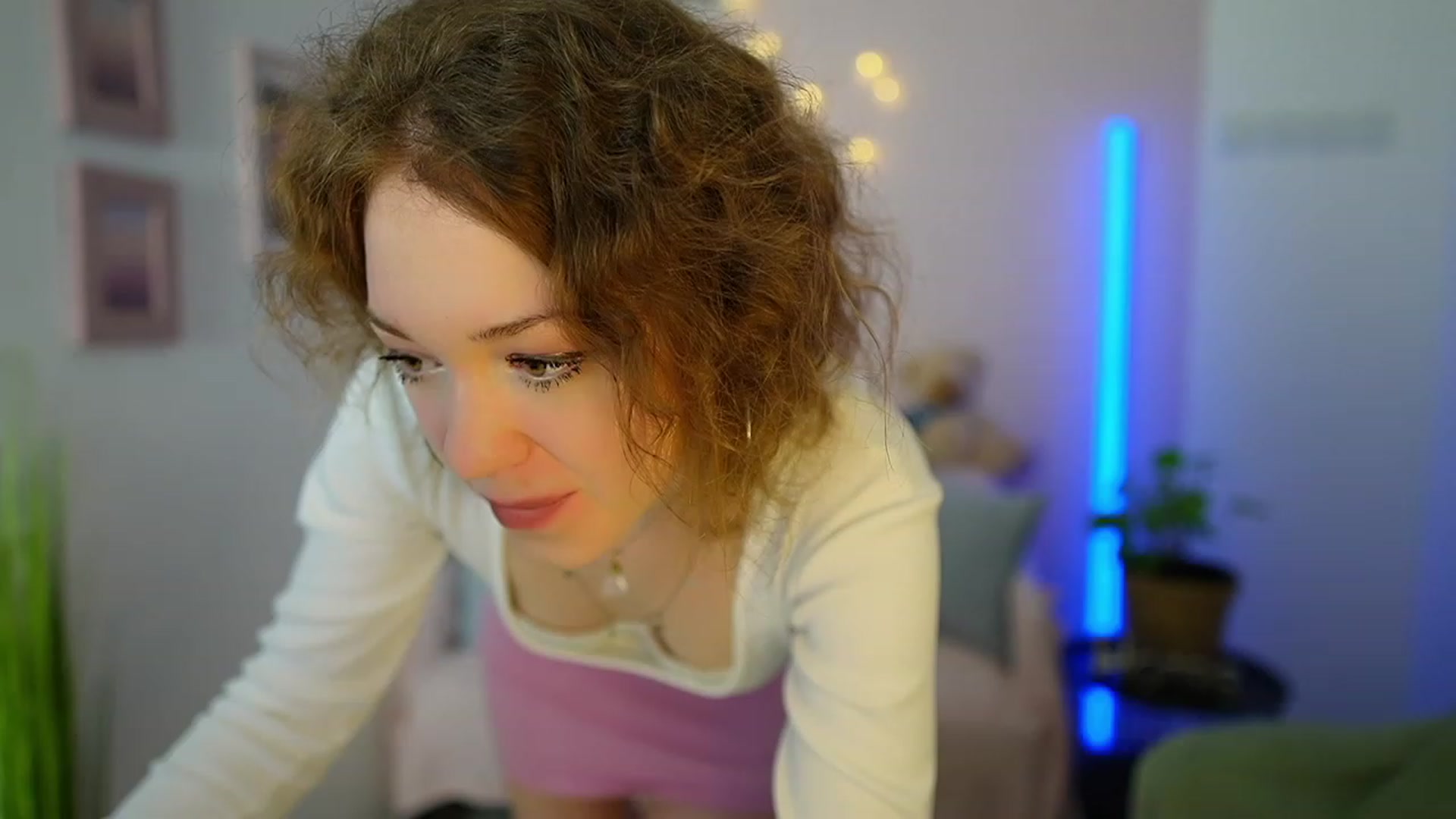 Gallery image thumbnail from Eva_grey18's myfreecams stream on, 03/09/2024, 19:43 image 10 of 20
