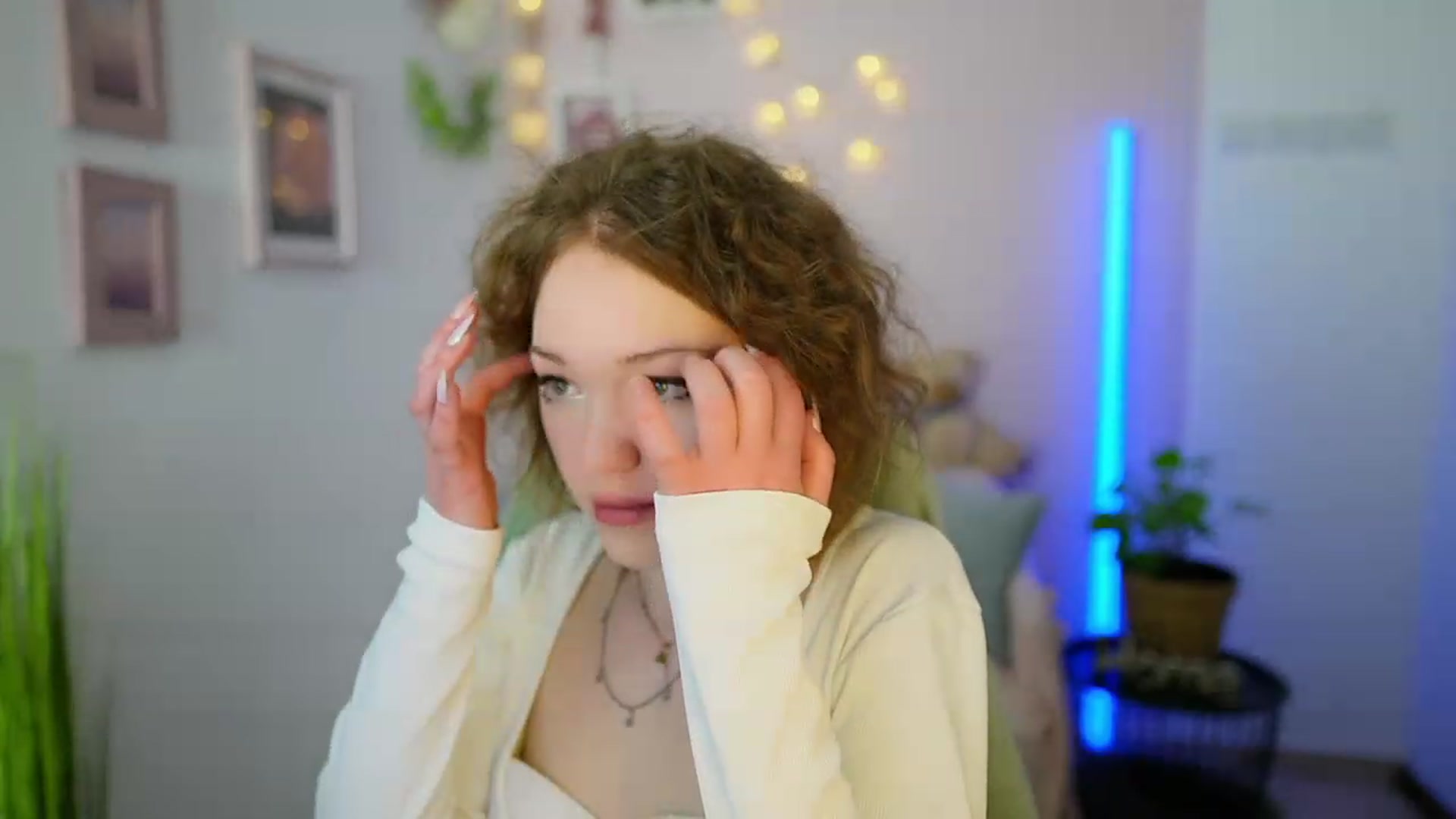 Gallery image thumbnail from Eva_grey18's myfreecams stream on, 03/09/2024, 19:43 image 19 of 20