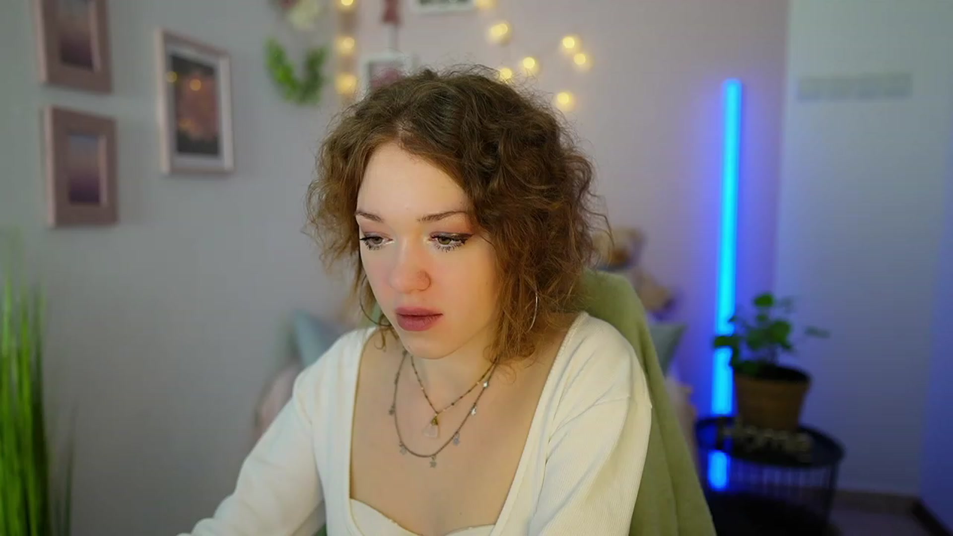 Gallery image thumbnail from Eva_grey18's myfreecams stream on, 03/09/2024, 19:43 image 7 of 20