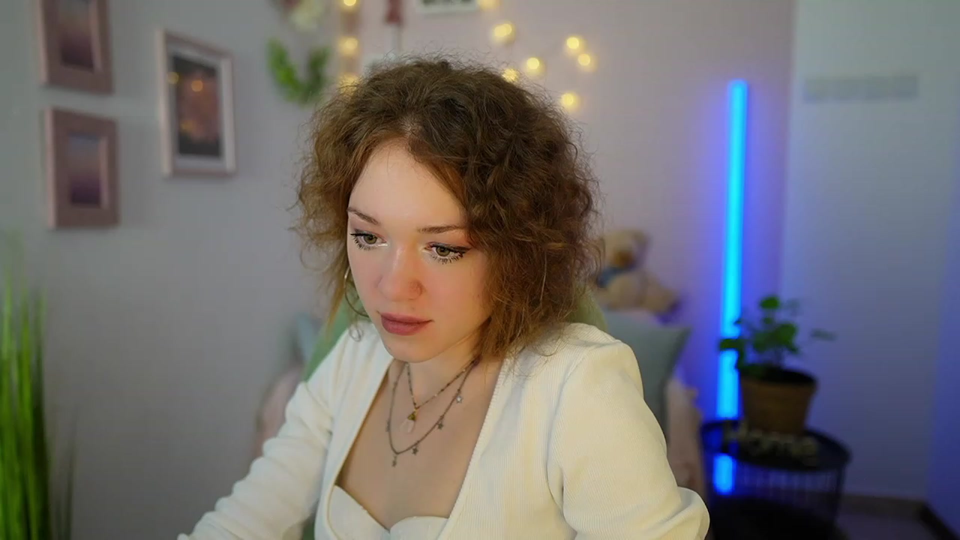 Gallery image thumbnail from Eva_grey18's myfreecams stream on, 03/09/2024, 20:08 image 2 of 20