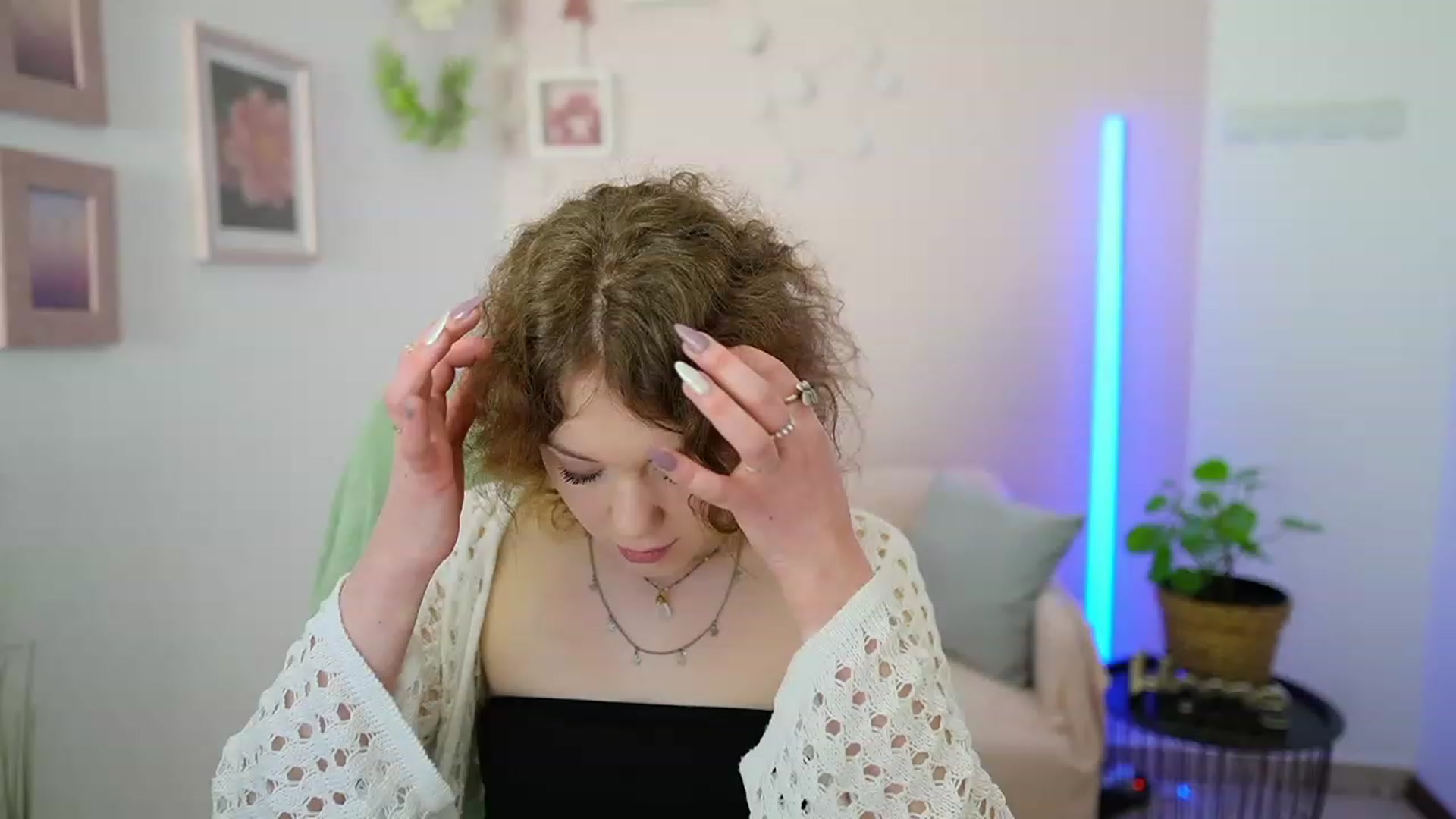 Gallery image thumbnail from Eva_grey18's myfreecams stream on, 03/11/2024, 20:25 image 13 of 20